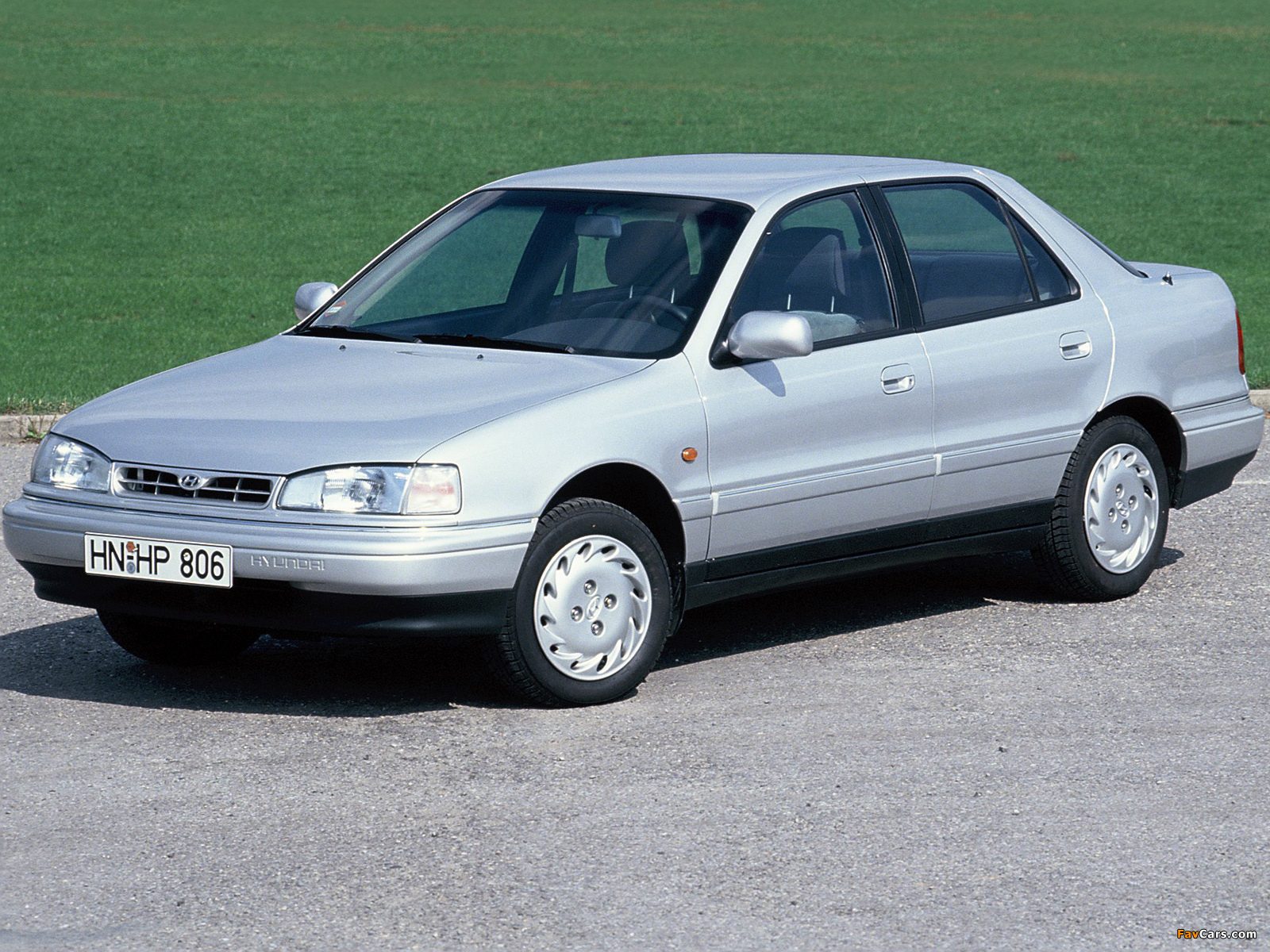 hyundai_lantra_1990_pictures_1.jpg