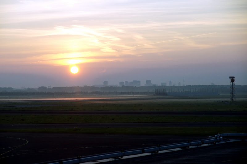 SunriseAtSchiphol1.jpg