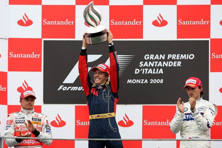 Sebastian-Vettel-Italy-Monza-F1-2008-podium-with-Kovalainen-and-Kubica-Foto-F1fanatic.jpg