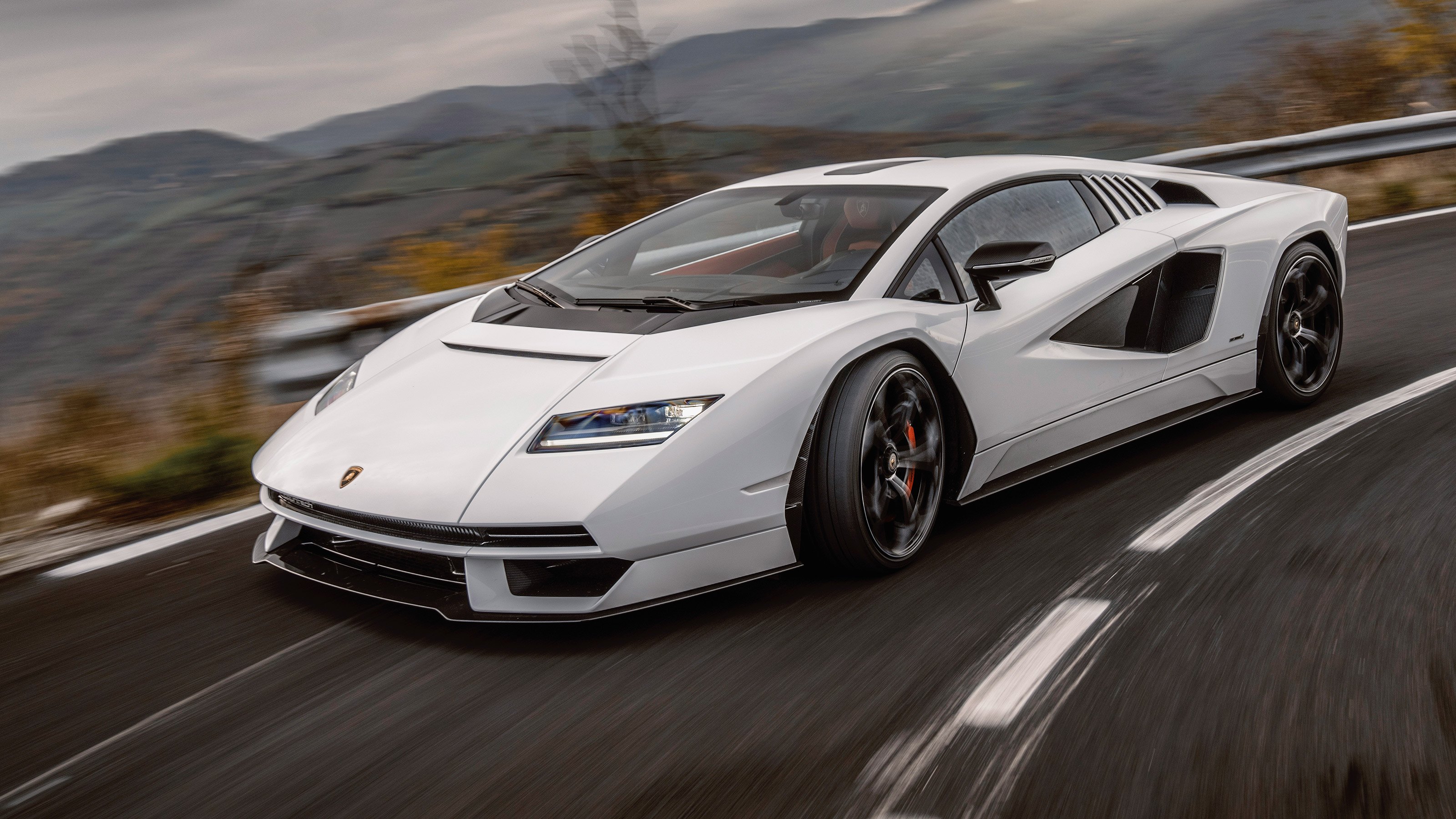 Lamborghini%20Countach%20LPI%208004%20on%20road.jpg