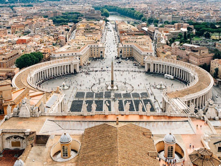 saint-peters-square-rome-GettyImages-483930188.jpg