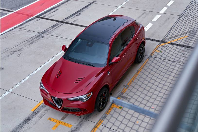 2018_alfa-romeo_stelvio_4dr-suv_quadrifoglio_fq_oem_14_815.jpg