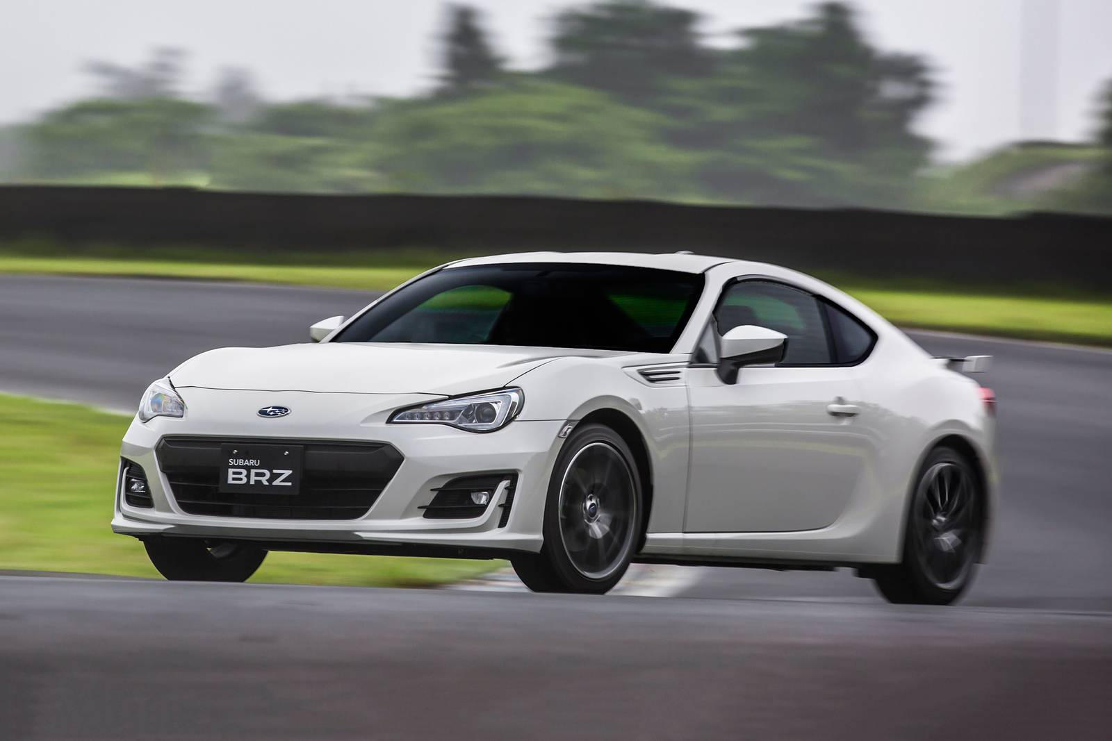 2020_subaru_brz_coupe_limited_fq_oem_3_1600.jpg