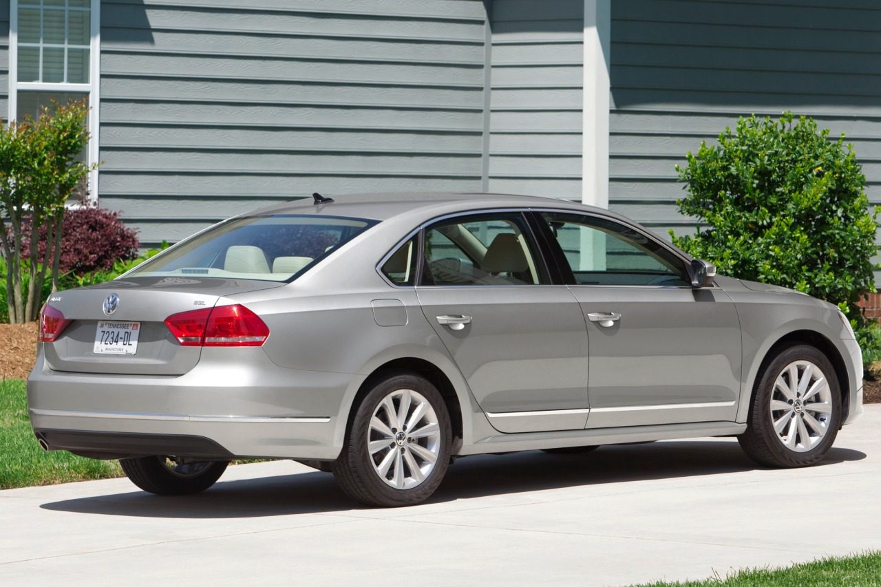 2013_volkswagen_passat_sedan_v6-se_rq_oem_2_1280.jpg