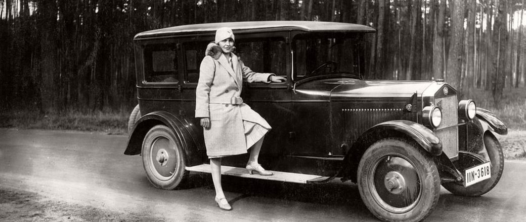 vintage-german-ladies-with-their-classic-cars-1920s-04-1040x440.jpg