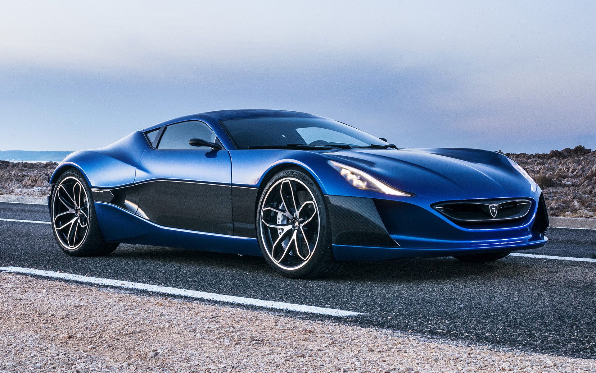 Rimac-Concept-one-vs-veyron.jpg