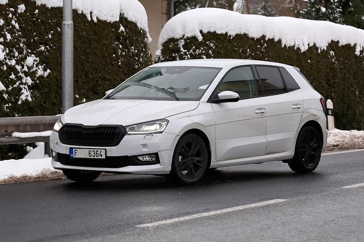 skoda-fabia-004-xcuo-j9ks.jpg