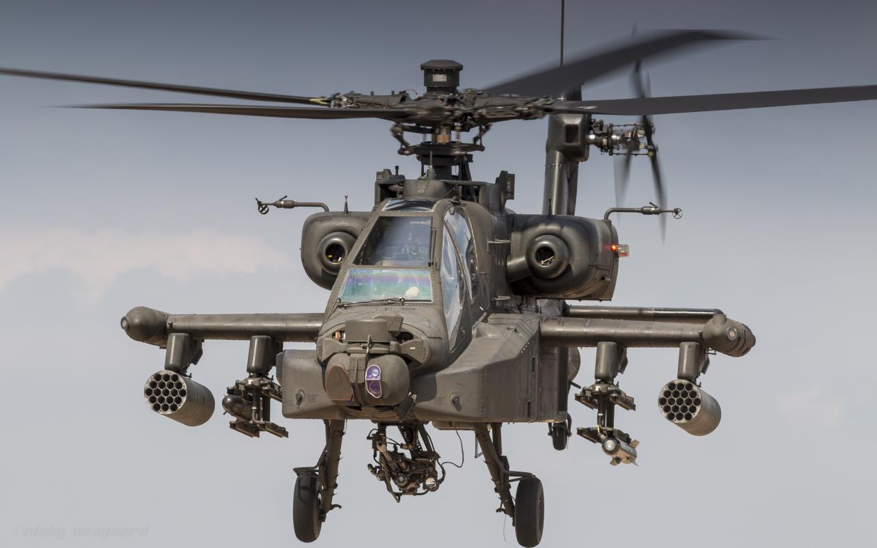 RNLAF_AH-64_Apache_at_the_Oirschotse_Heide_Low_Flying_Area_%2836570605232%29.jpg