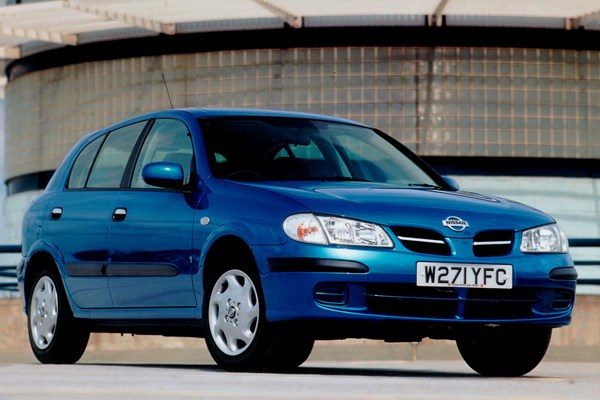 nissan_almera_hatch2000.jpg