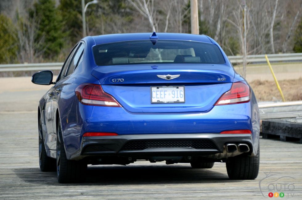 Genesis-G70-2.0T-Sport-RWD-2019_9.jpg