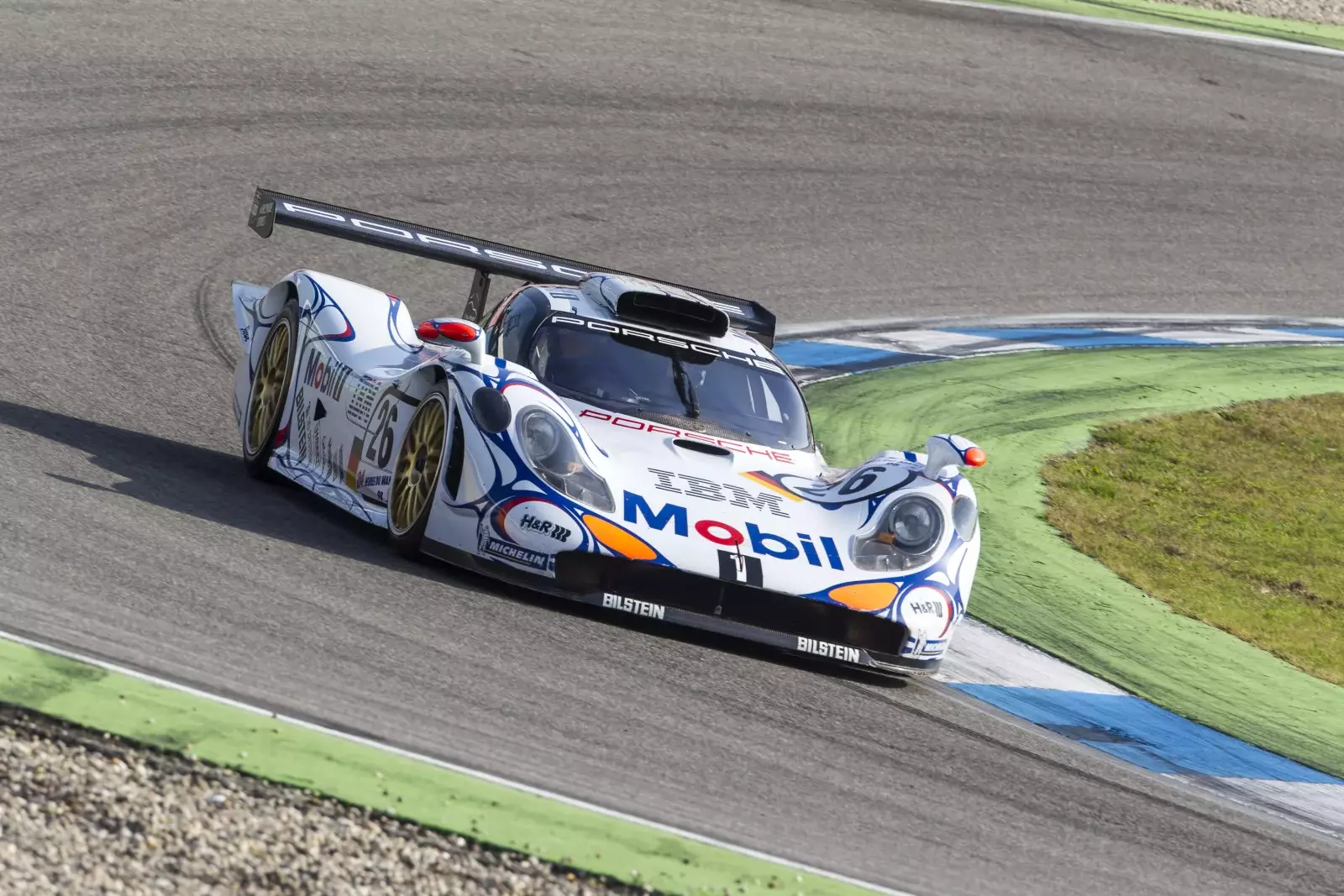 1995-porsche-911-gt1-5_1600x0.webp