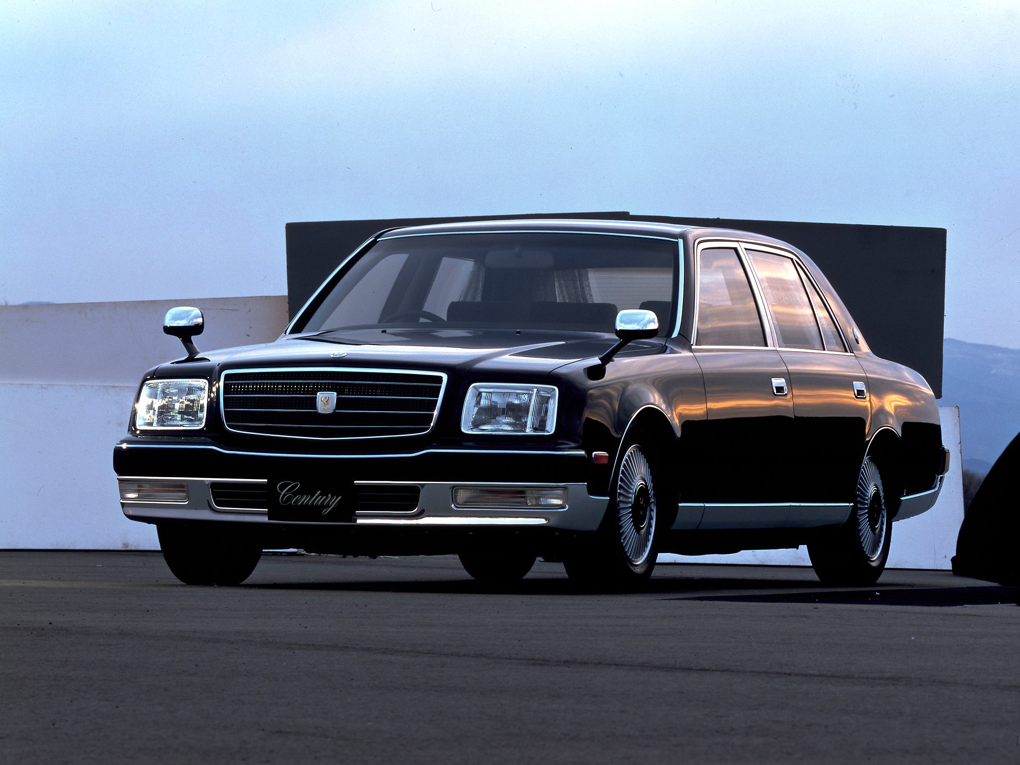 toyota-century-16.jpg