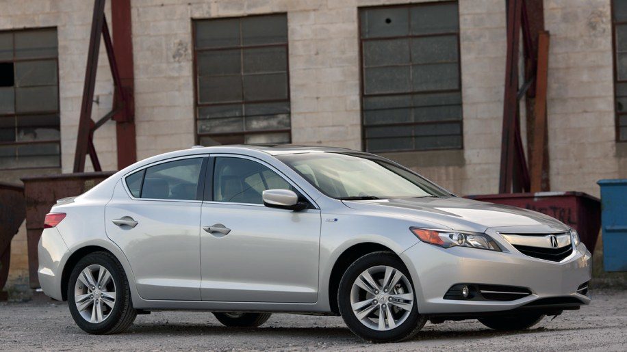 01-2013-acura-ilx-hybrid-review.jpg