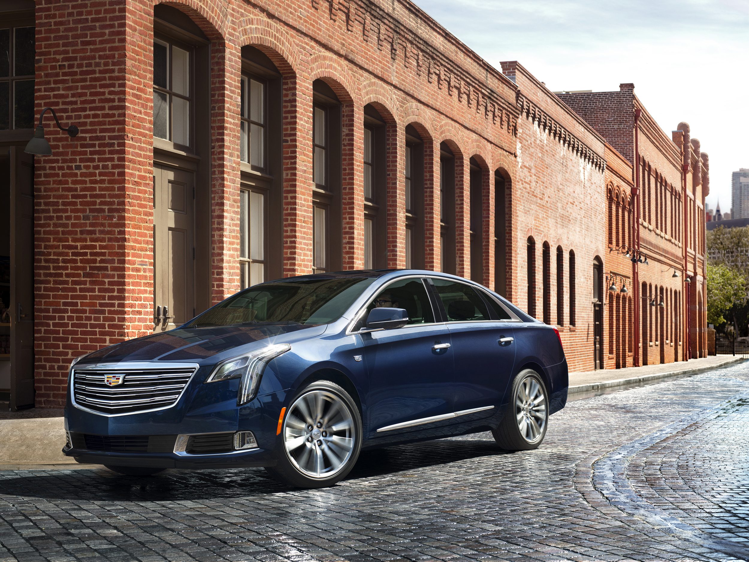 2018-cadillac-xts-001-1.jpg