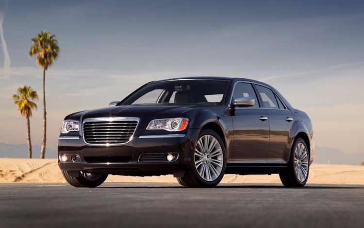 2011-chrysler-300-details-and-photos-leaked-27695_1.jpg