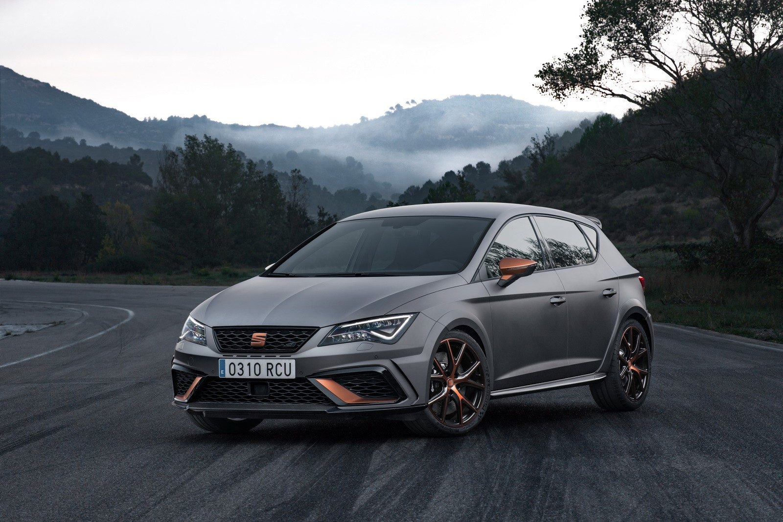 2019-seat-leon-will-have-50mm-longer-wheelbase-amazon-alexa-125836_1.jpg