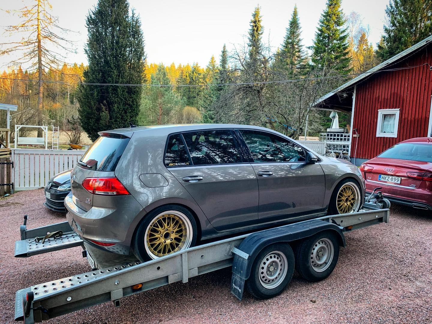 mk7-vw-golf-with-bmw-v8-engine-swap-eats-rear-tires-for-breakfast_9.jpg