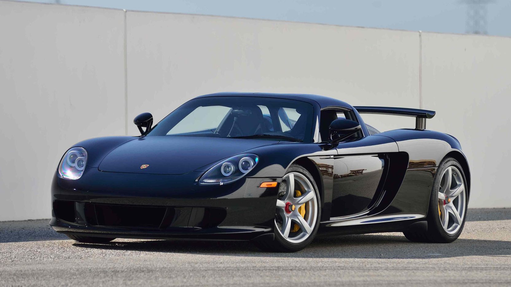 porsche-carrera-gt-with-152-miles-on-the-odometer-heads-to-auction_1.jpg