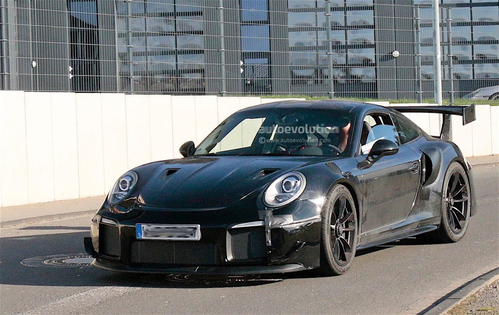 spy-photos-porsche-911-gt2-rs_1.jpg