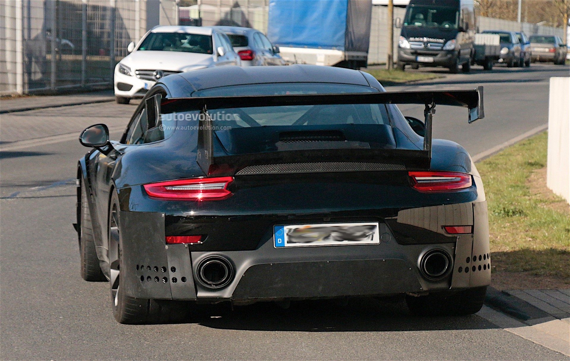 spy-photos-porsche-911-gt2-rs_7.jpg