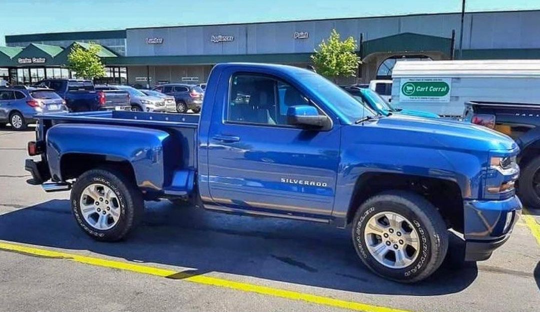 this-modern-chevy-silverado-brings-back-the-stepside-bed-and-it-almost-works_1.jpg