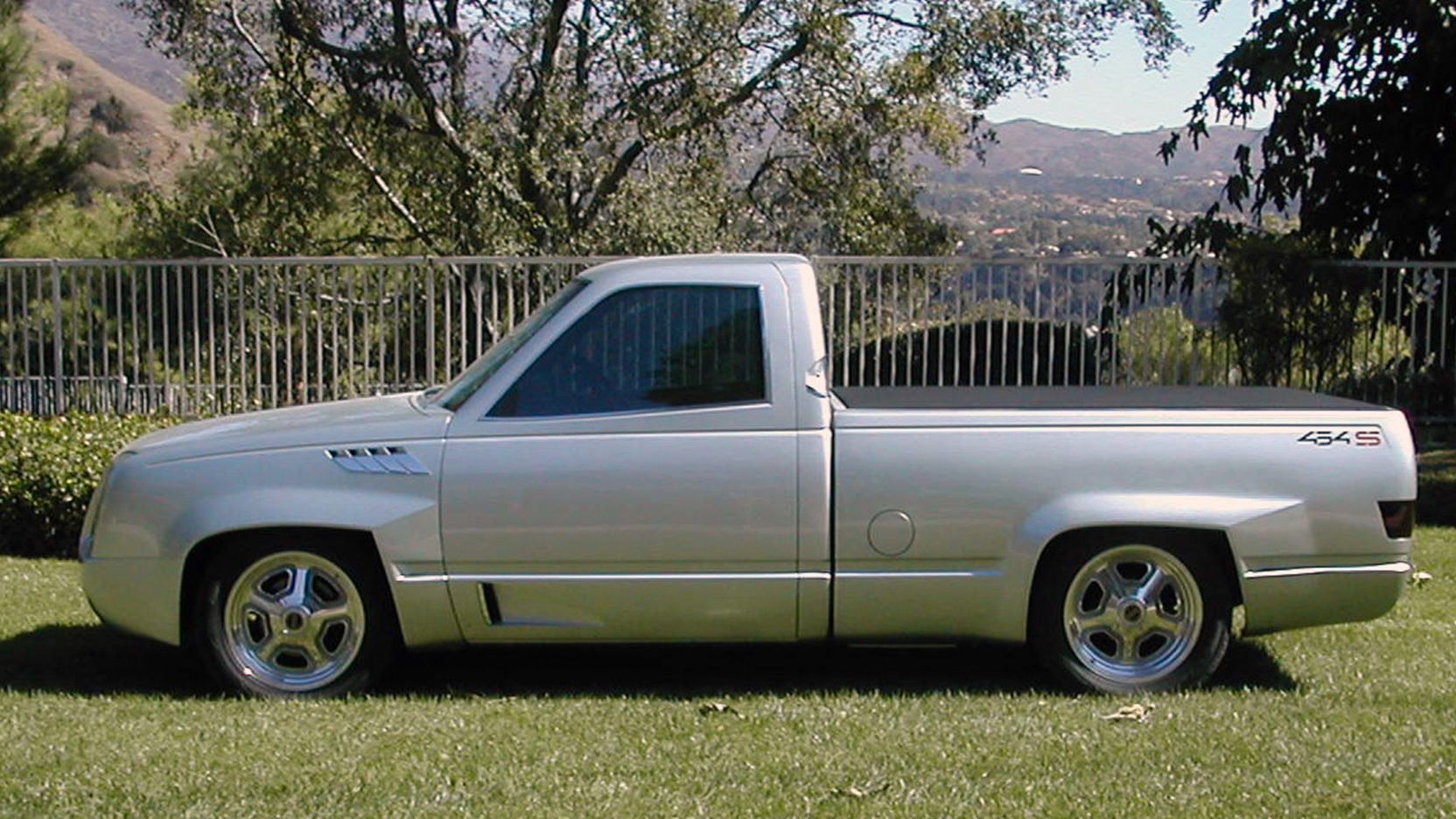 hot-wheels-creator-harry-bradley-designed-this-1990-chevrolet-454-ss-pickup-112761_1.jpg