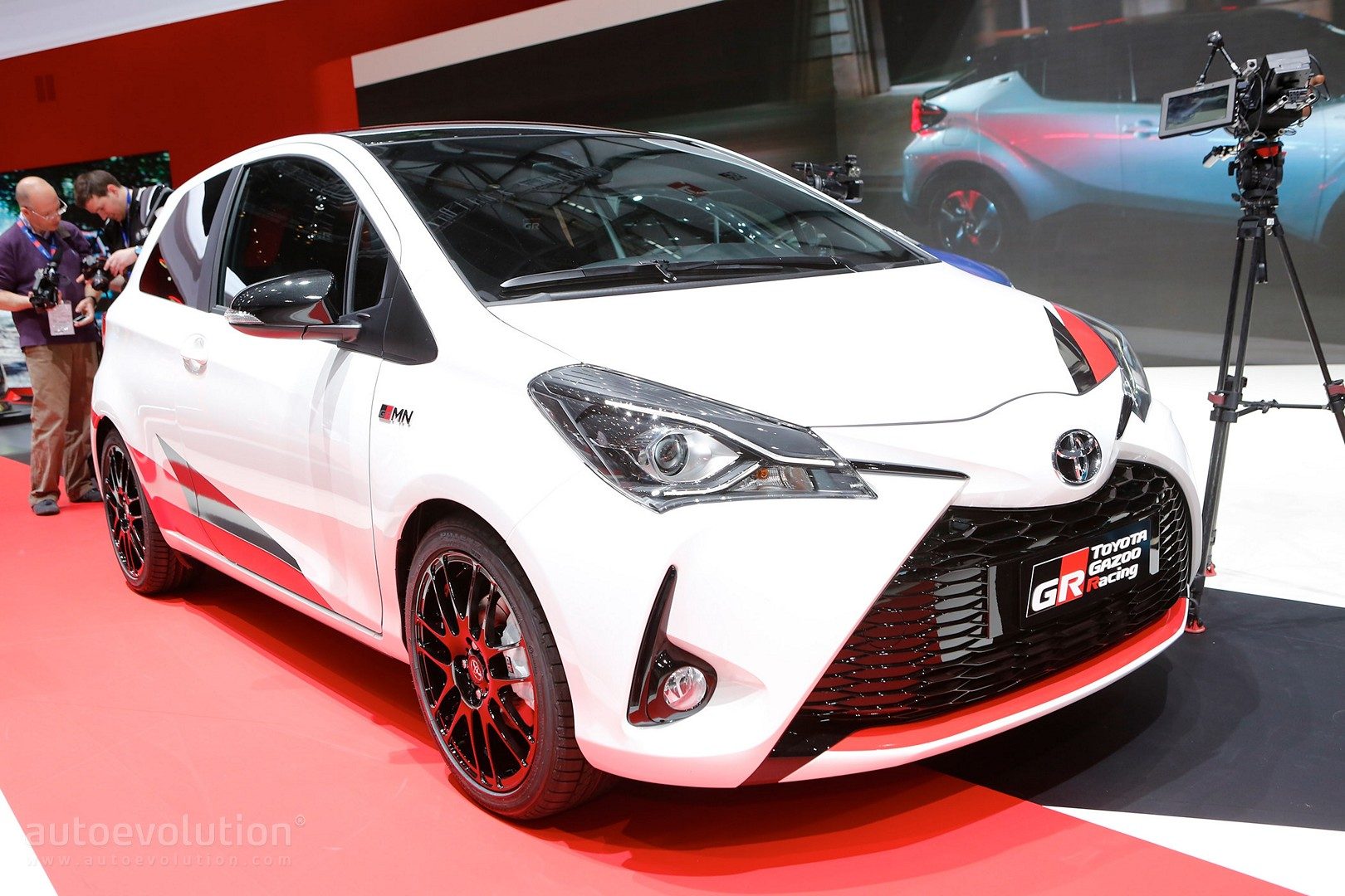 toyota-yaris-grmn-hot-hatch-joins-facelift-and-wrc-race-car-in-geneva-115975_1.jpg