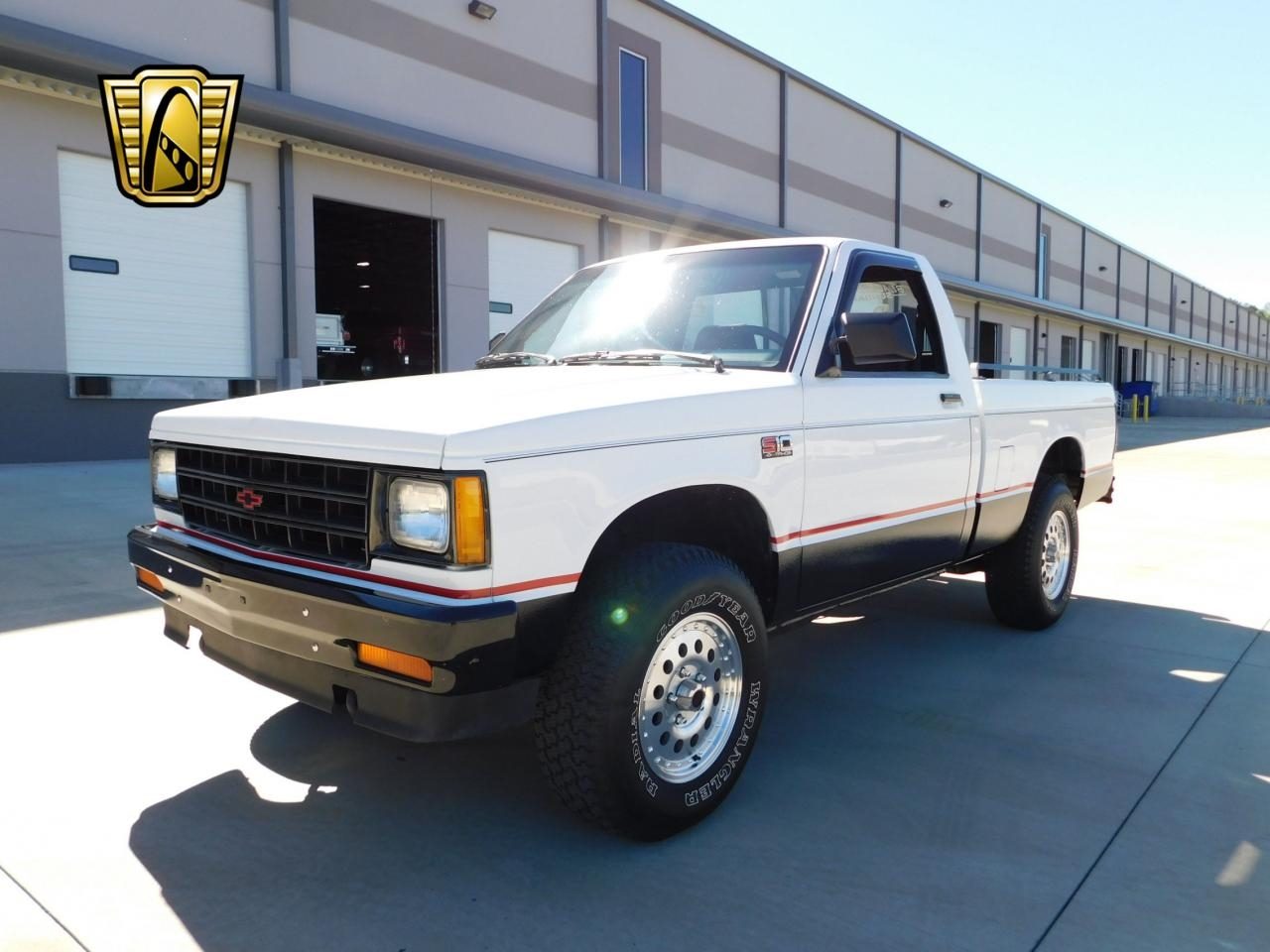 1989-Chevrolet-S10-White-Black-left2.jpg