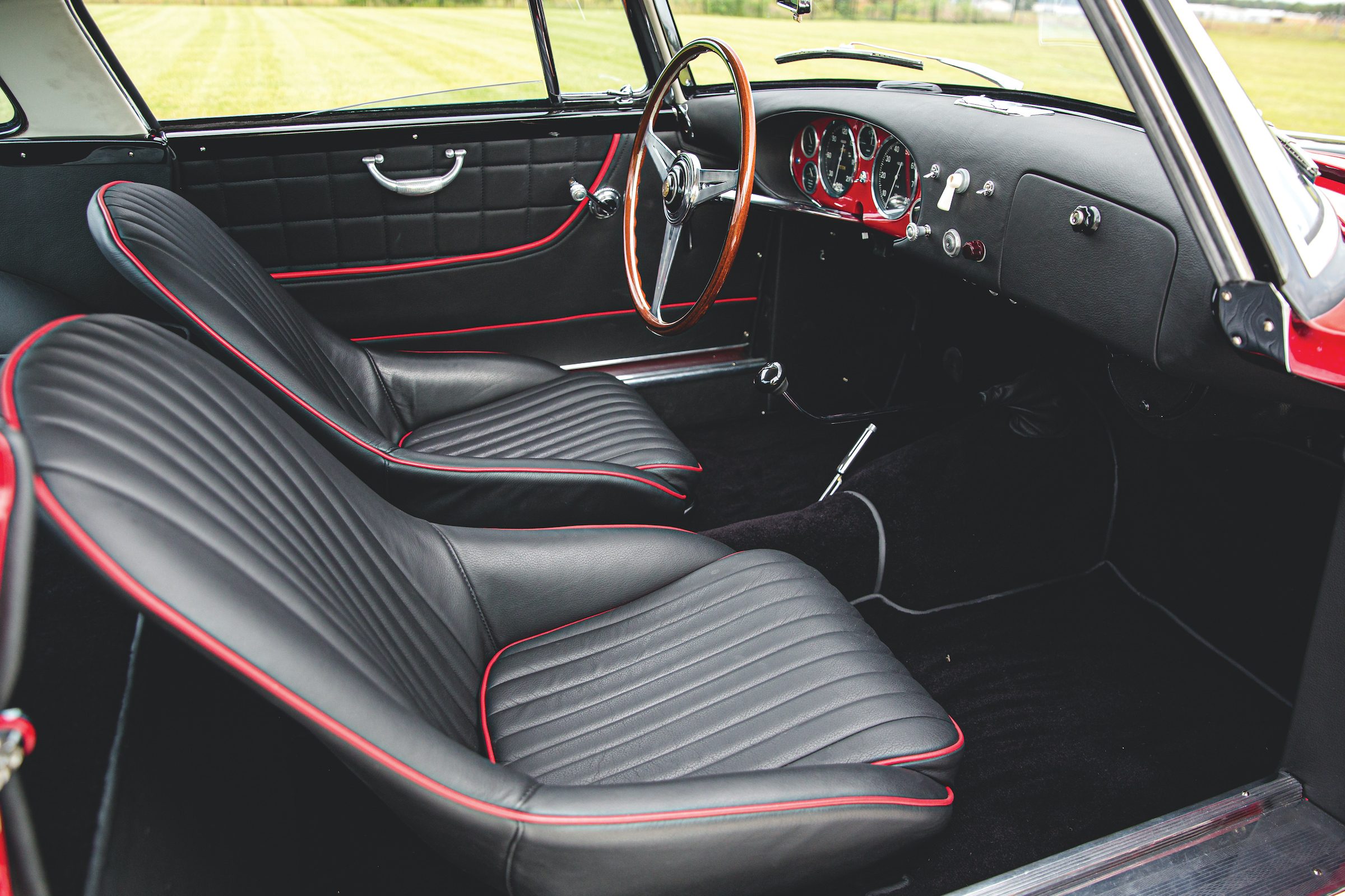 Fiat-8V-by-Vignale-Seats.jpg