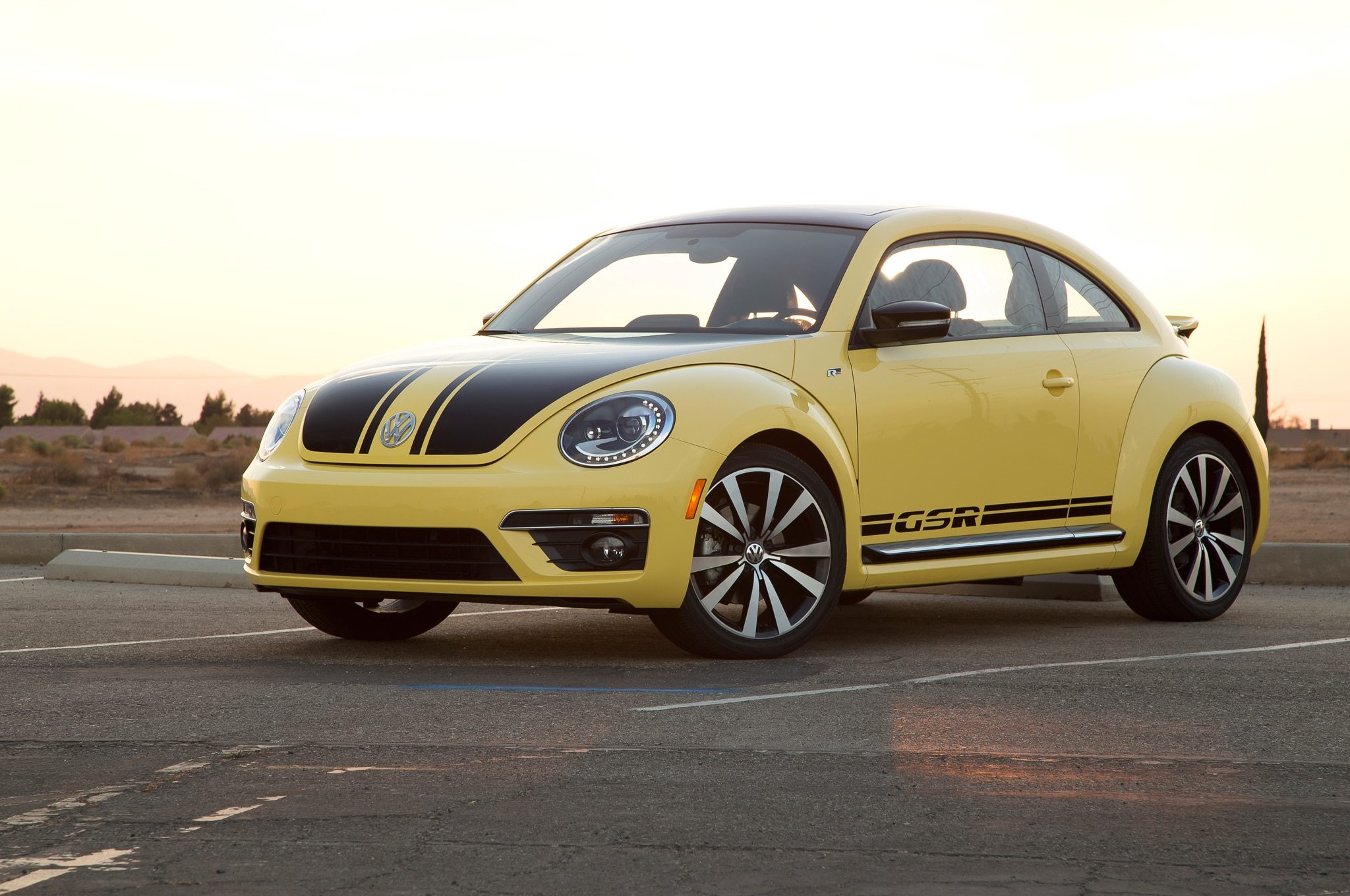 2014-Volkswagen-Beetle-GSR-front-three-quarters.jpg