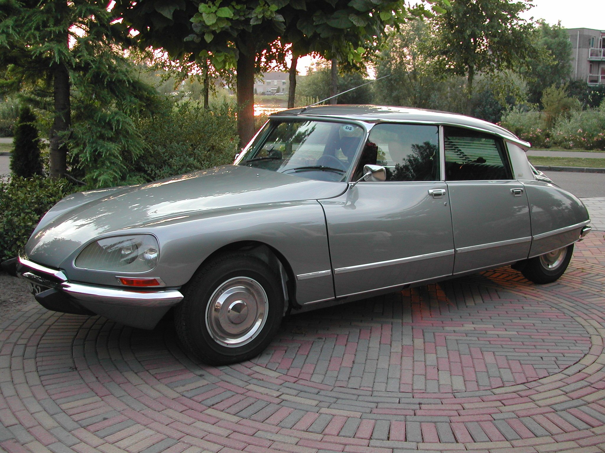 michelin-supports-citroen-ds-60th-anniversary.jpeg