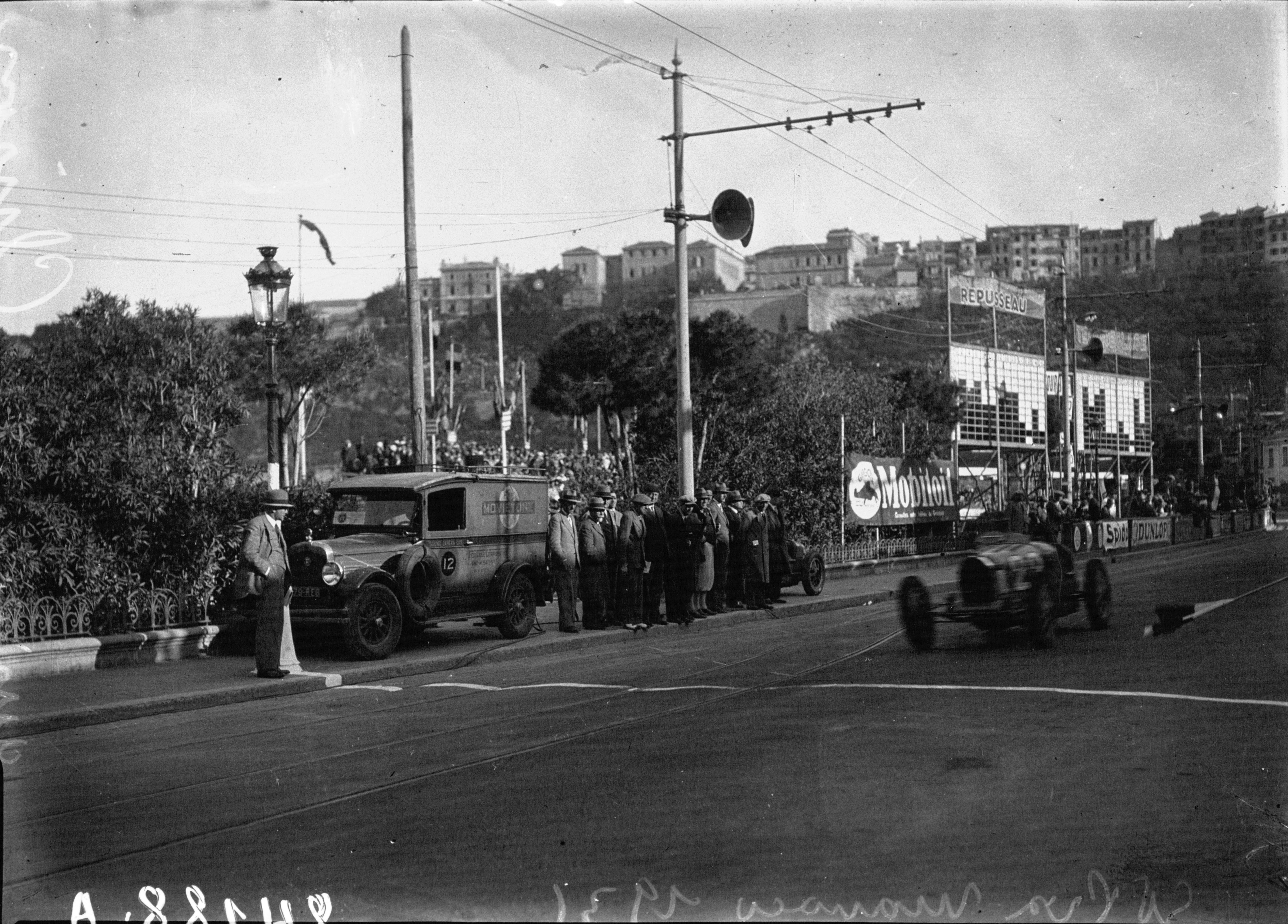 Louis_Chiron_winning_the_1931_Monaco_Grand_Prix.jpg