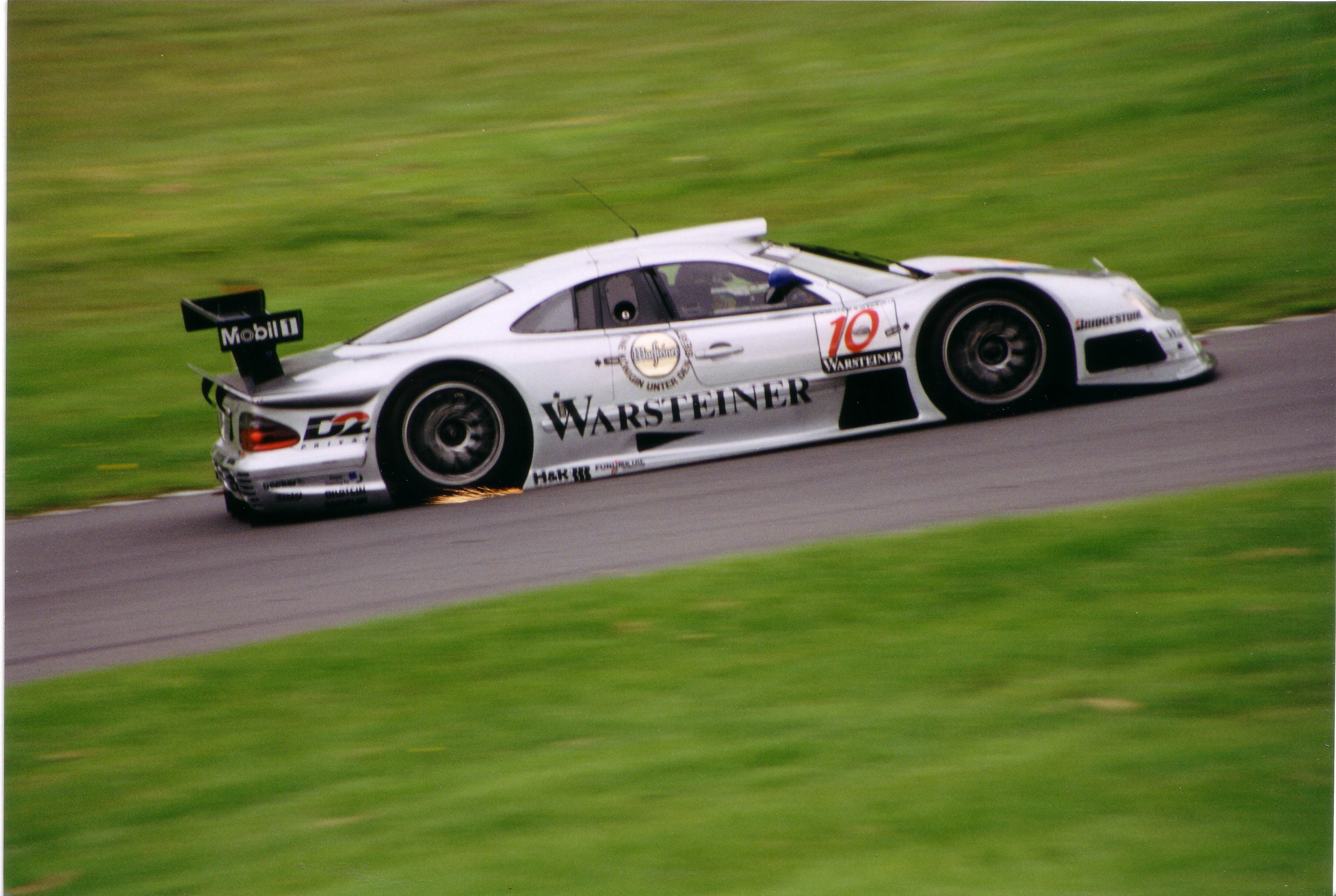 Mercedes-Benz_CLK_GTR_10.jpg