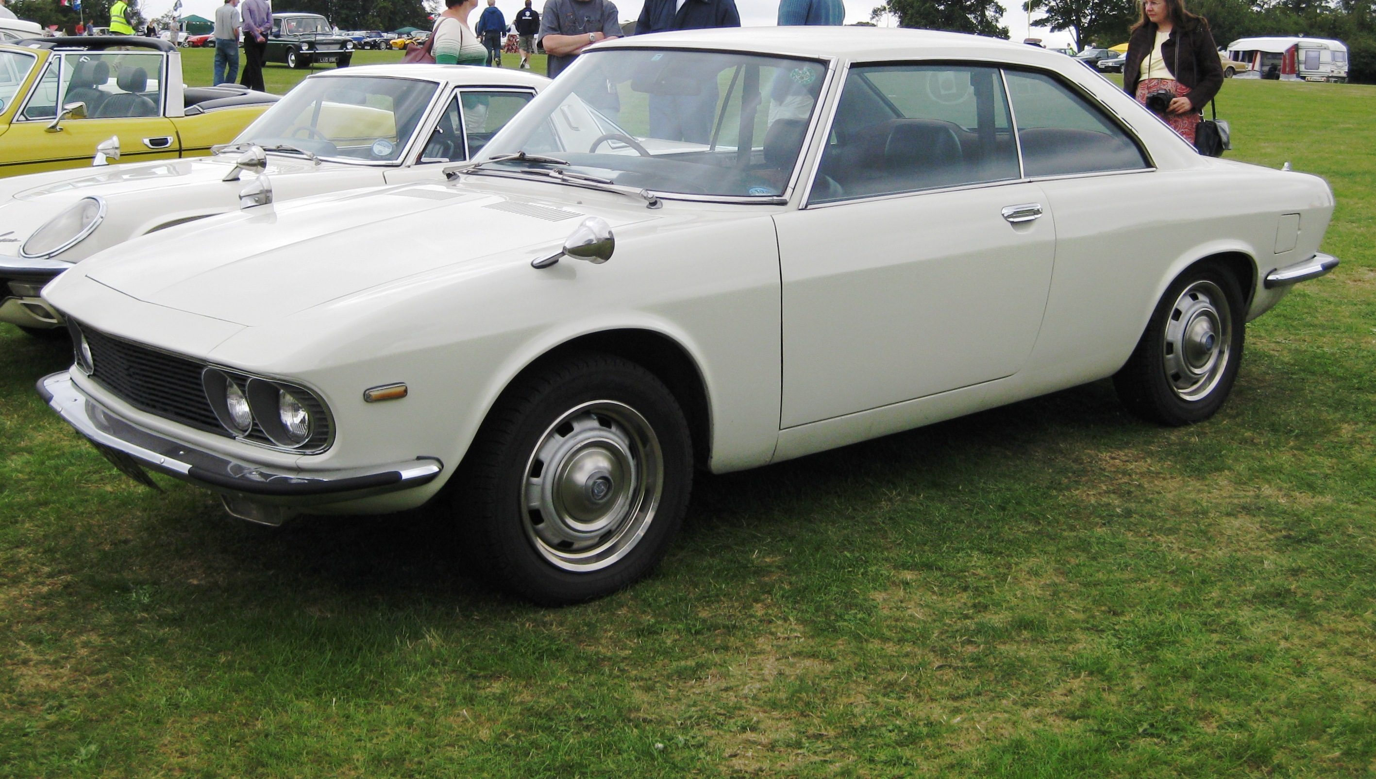 Mazda_R130_or_Mazda_1800_aka_Mazda_Luce_coupe_manufactured_1969.JPG