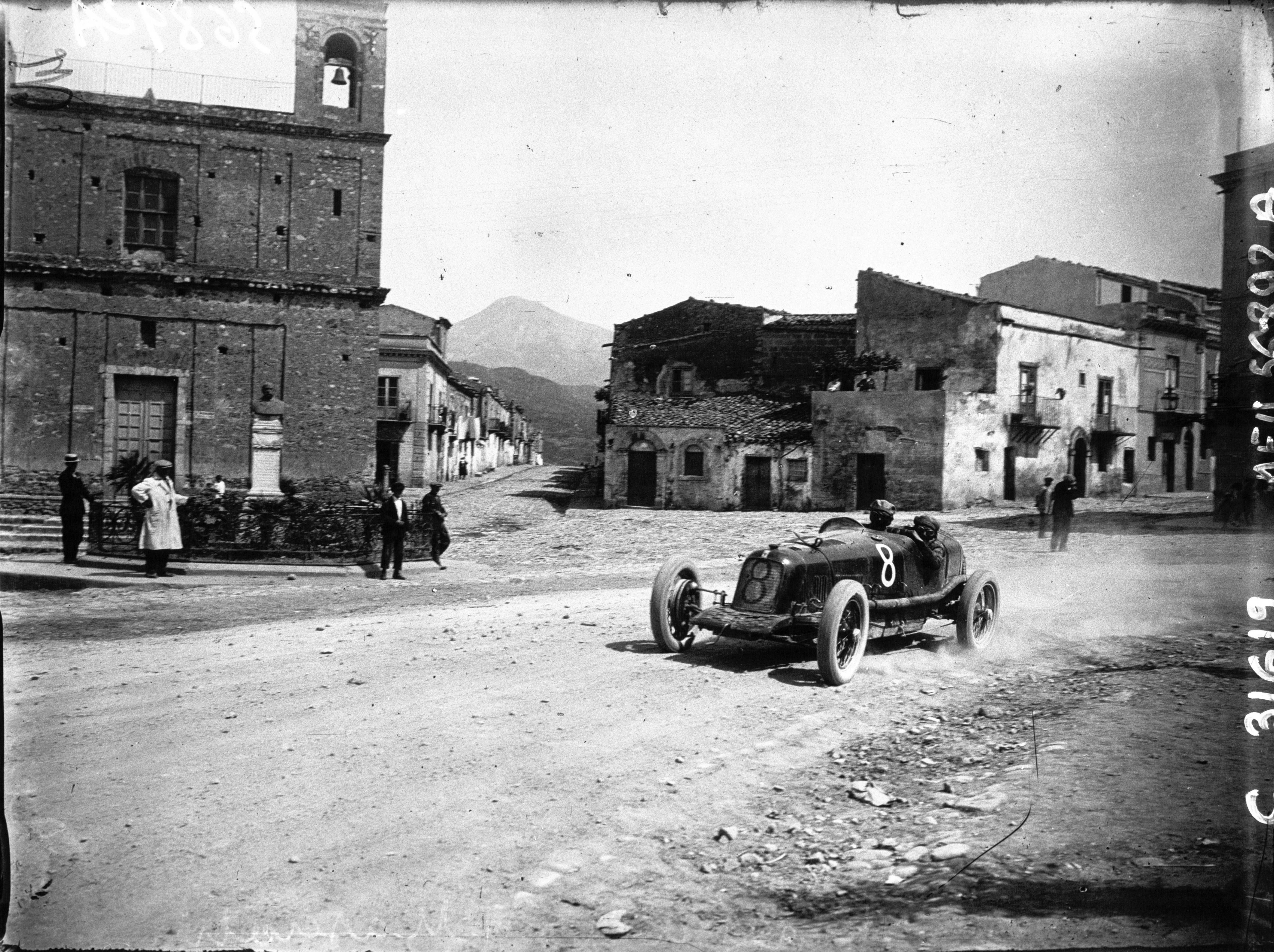 1928-05-06_Targa_Florio_Maserati_26_Fagioli.jpg