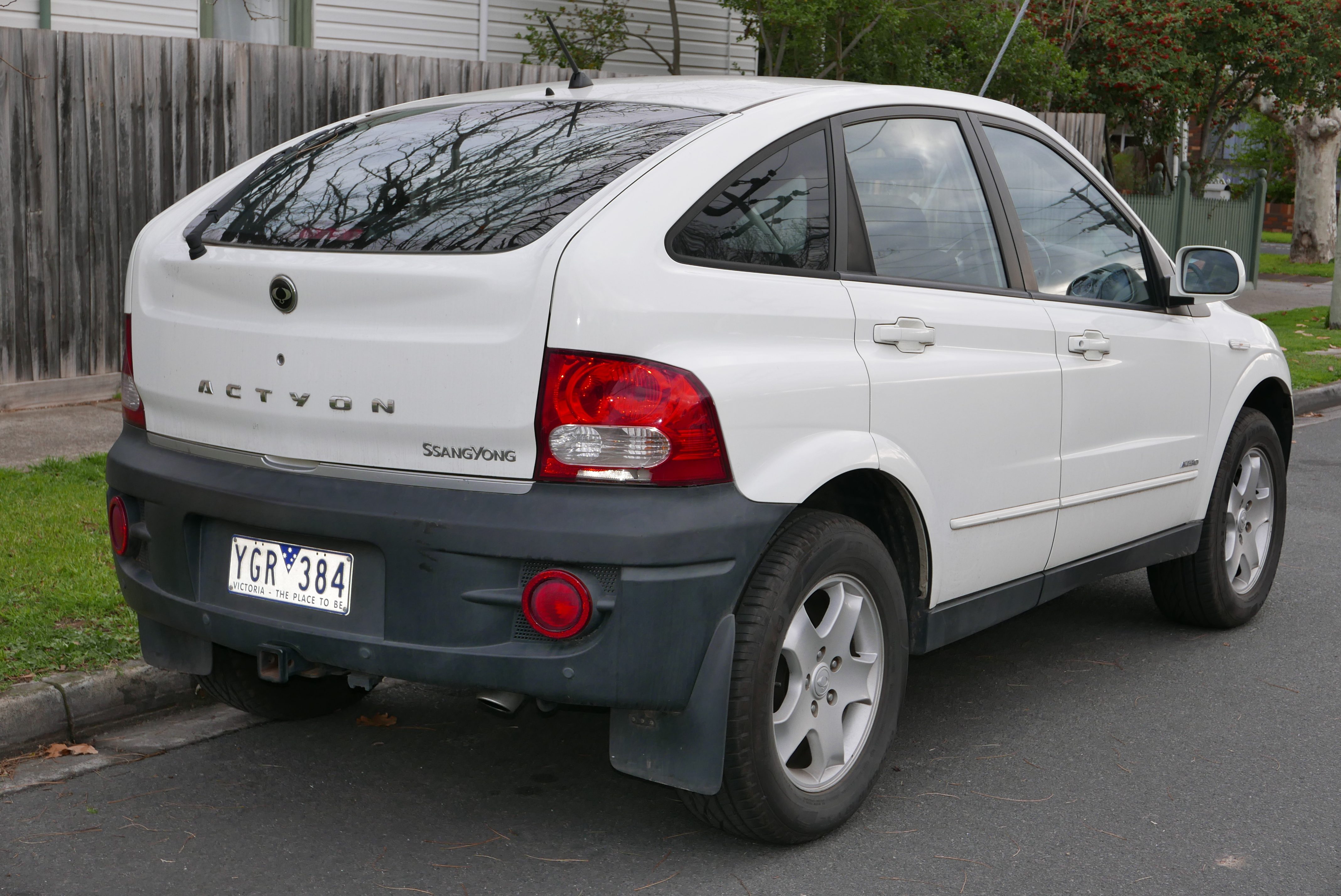 2007_SsangYong_Actyon_%28C100%29_A230_wagon_%282015-07-03%29_02.jpg