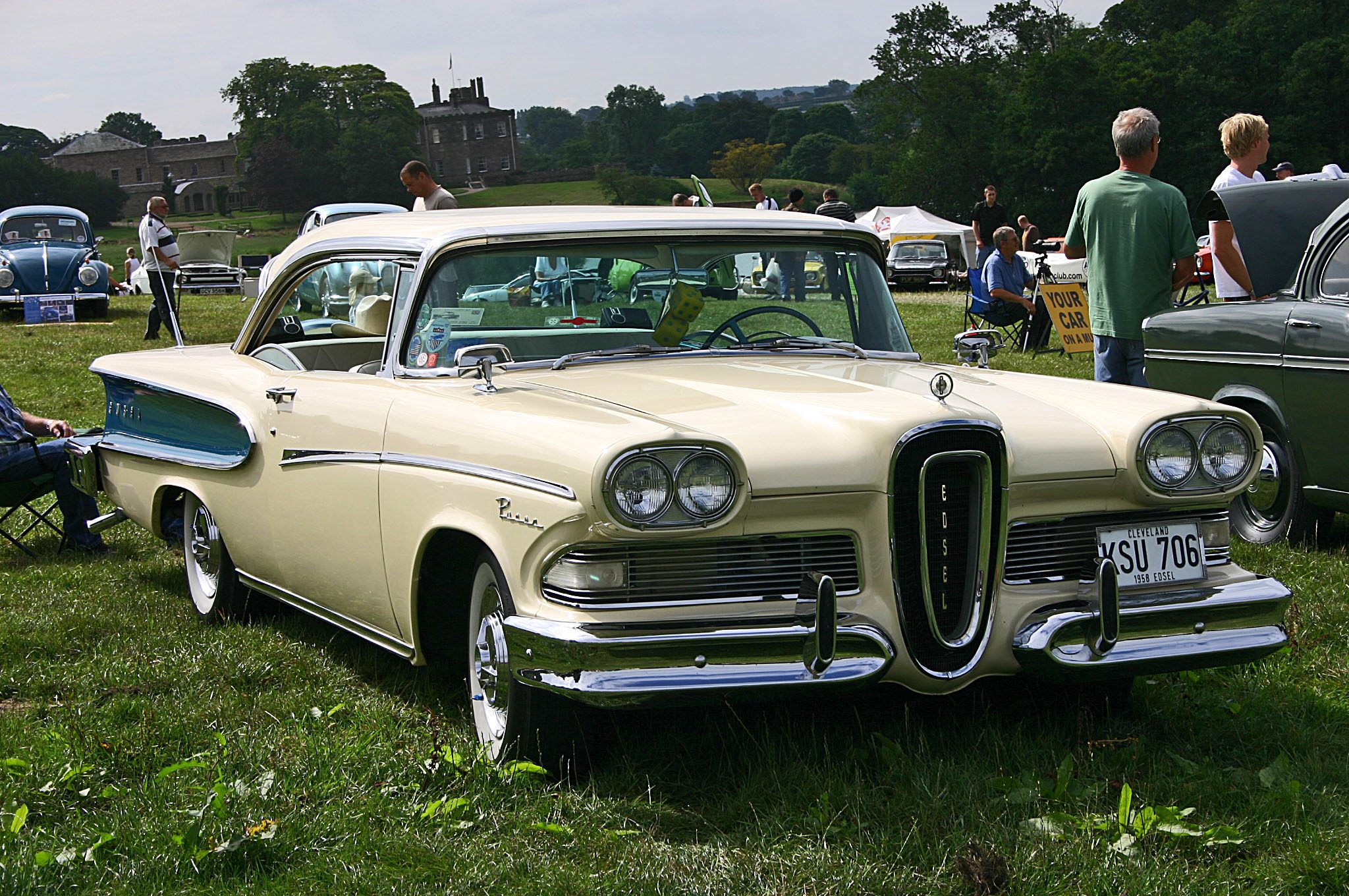 Edsel_Pacer_2-door_Hardtop_1958_front.jpg