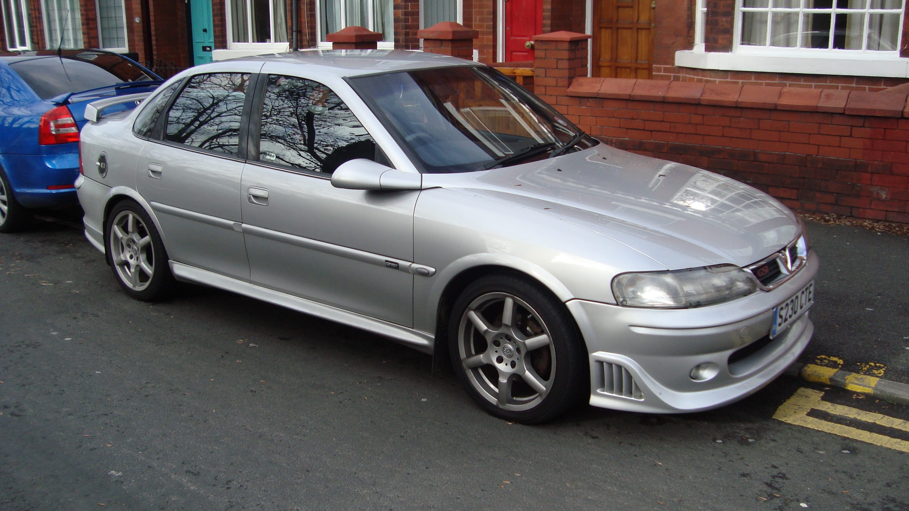 1998_Vauxhall_Vectra_GSI_%2812466717034%29.jpg