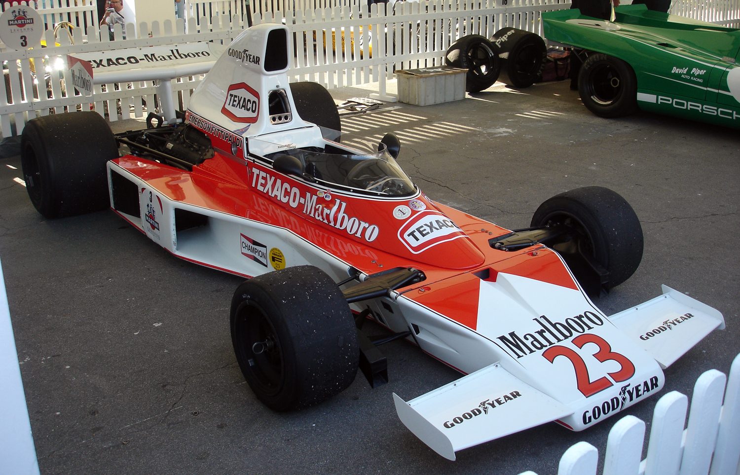 McLaren_M23_(Emerson_Fittipaldi)_-_001.jpg