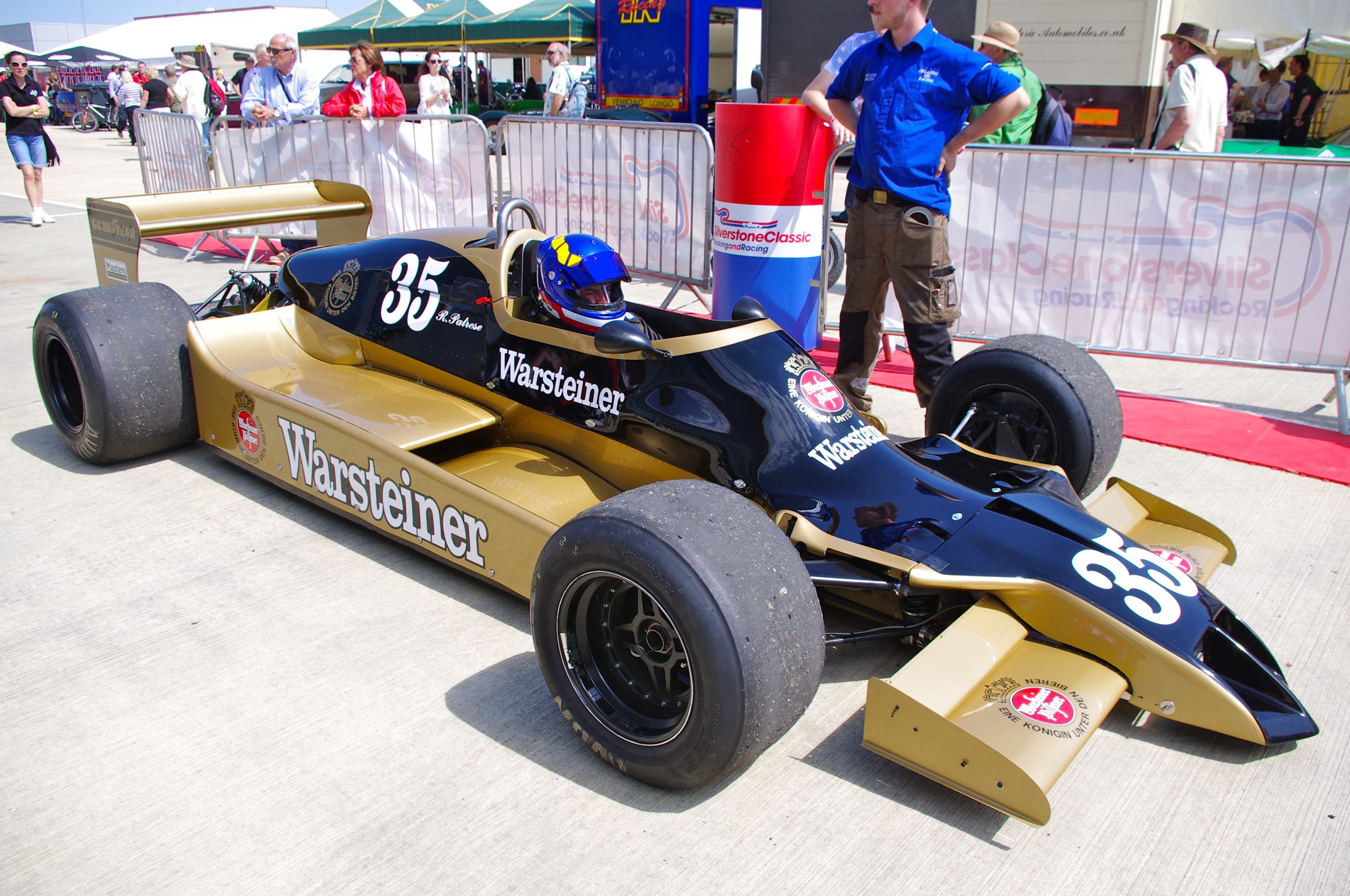 Arrows_A1_at_Silverstone_Classic_2012_%282%29.jpg