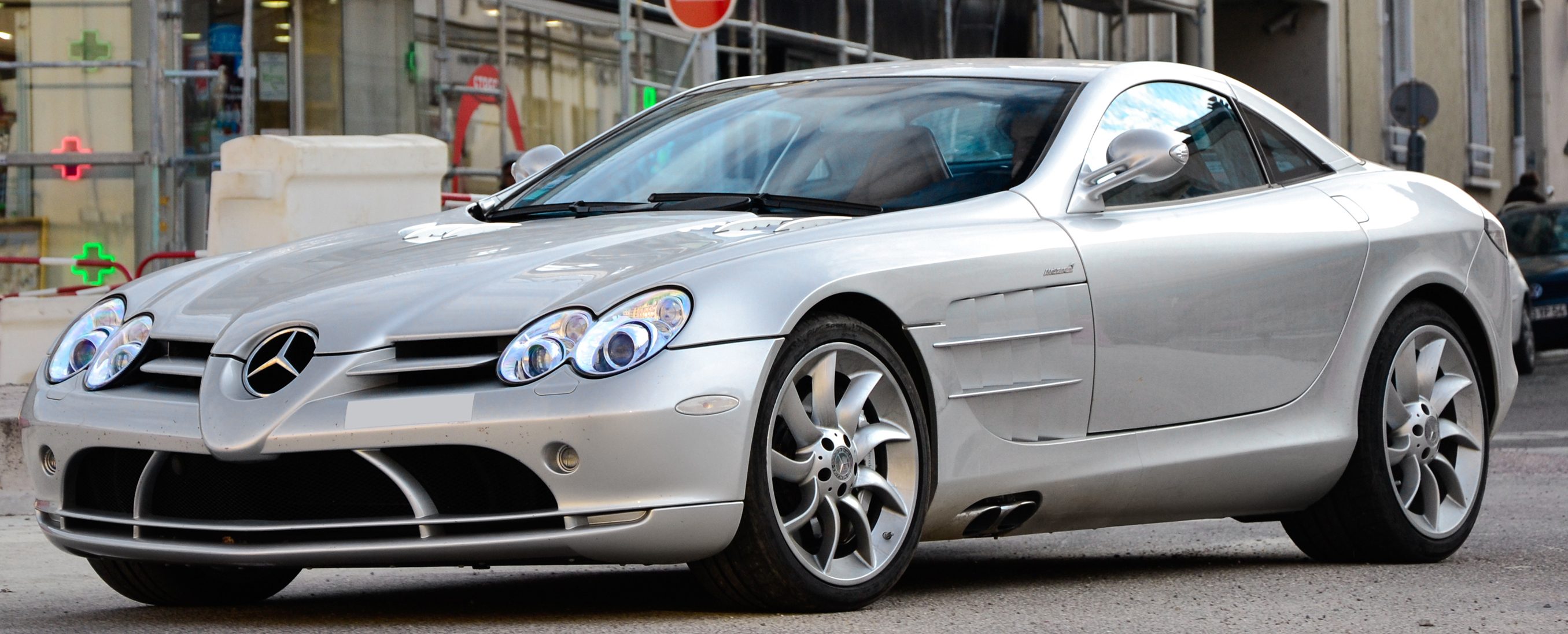 Mercedes-Benz_SLR_McLaren_%288615973055%29_%28cropped%29.jpg