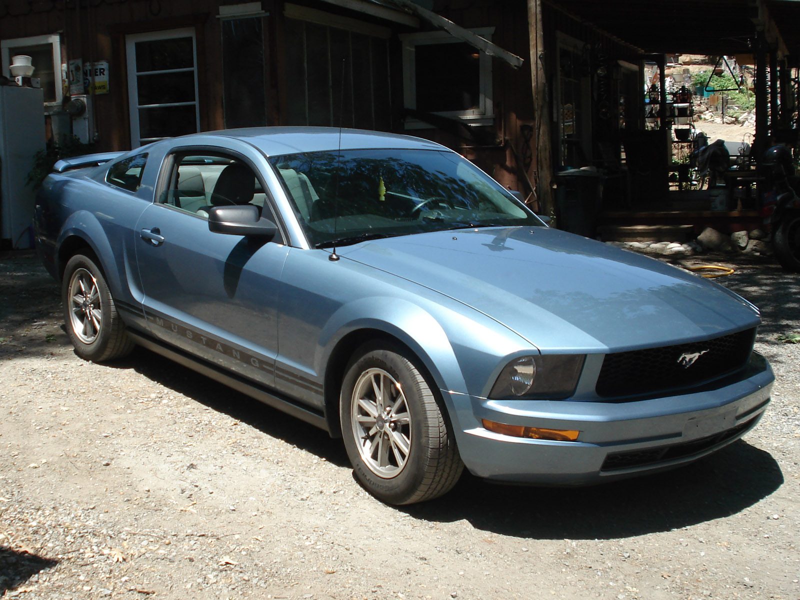 2005_Mustang_V6_Windveil.jpg