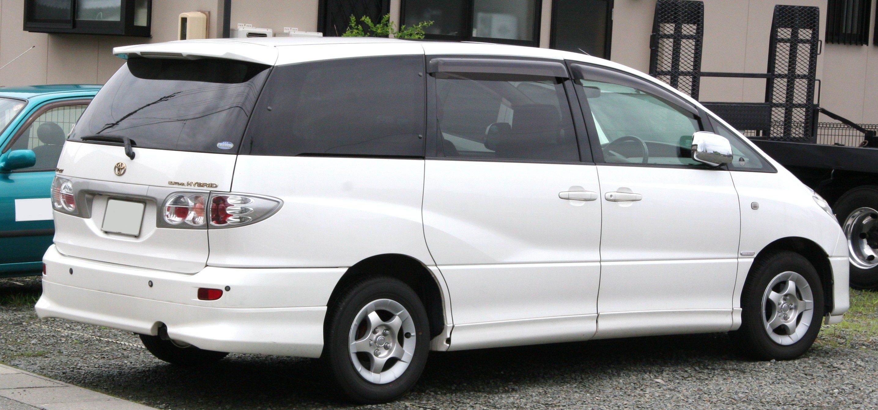 2001-2003_Toyota_Estima_Hybrid_rear.jpg