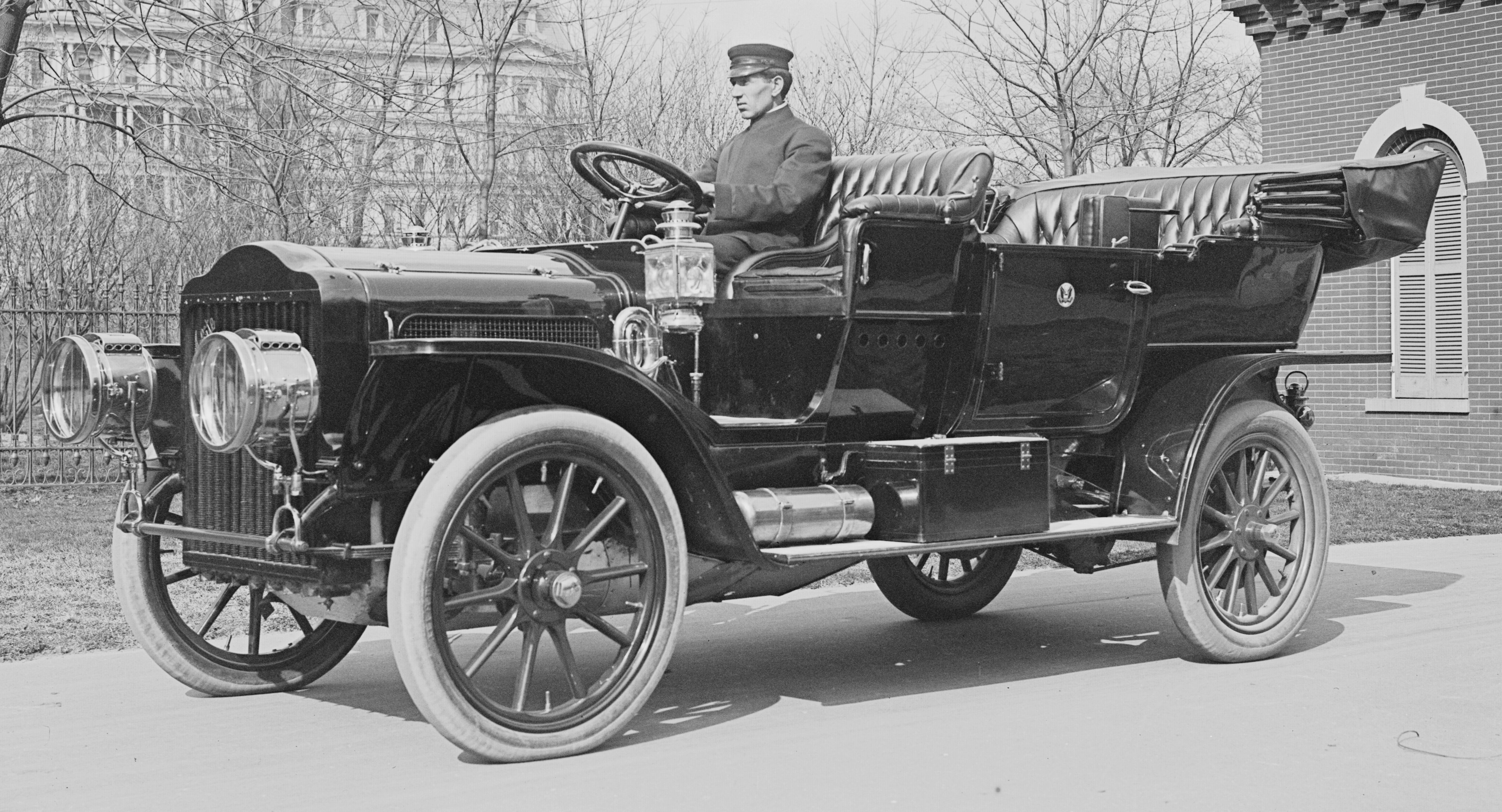 TaftMotorCar1909_%28cropped%29.jpg