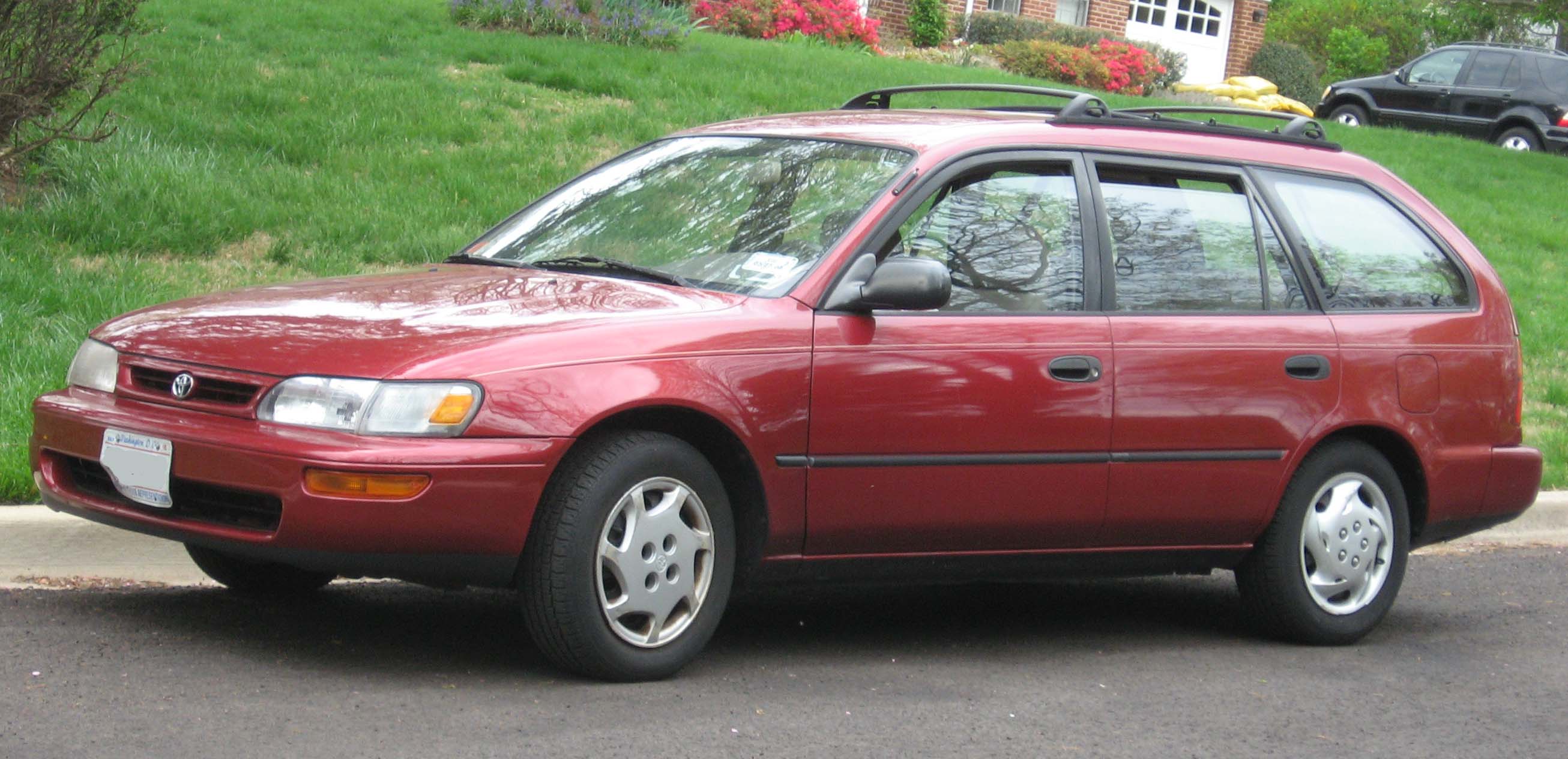 93-97_Toyota_Corolla_DX_wagon_front.jpg