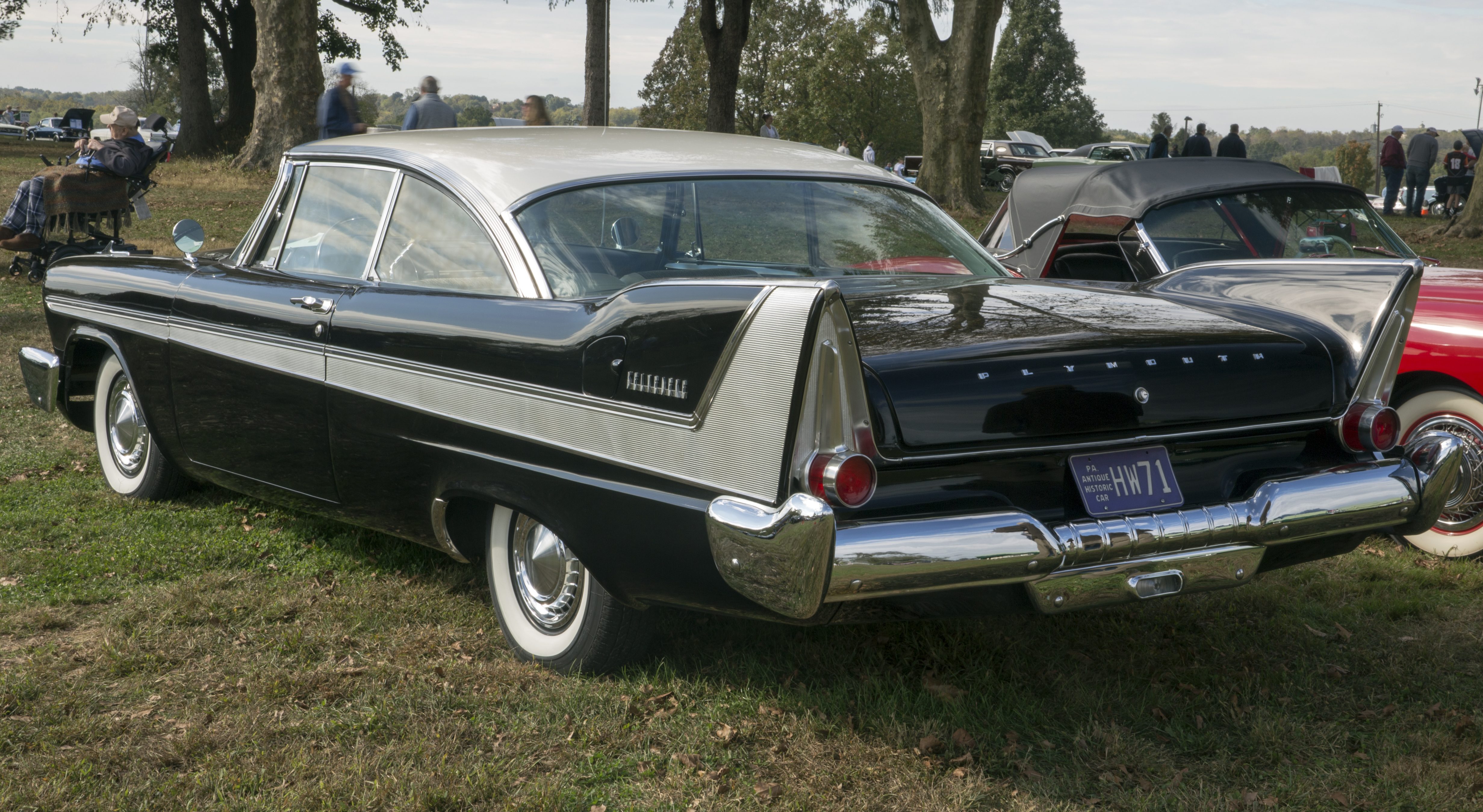 1958_Plymouth_Belvedere_2-door_hardtop_coupe%2C_rear_left_%28Hershey_2019%29.jpg