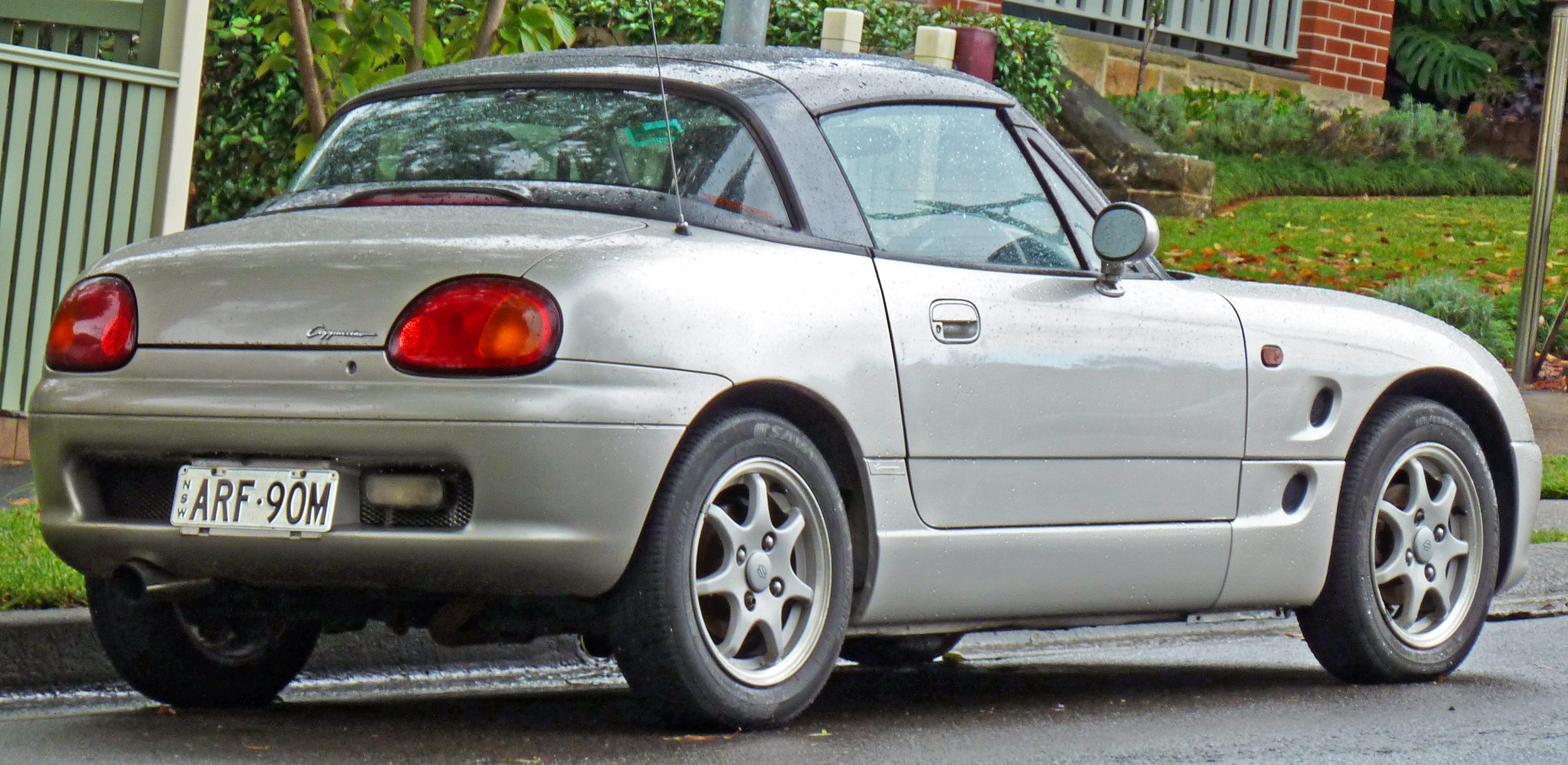 1992-1997_Suzuki_Cappuccino_convertible_%282011-04-28%29_02.jpg