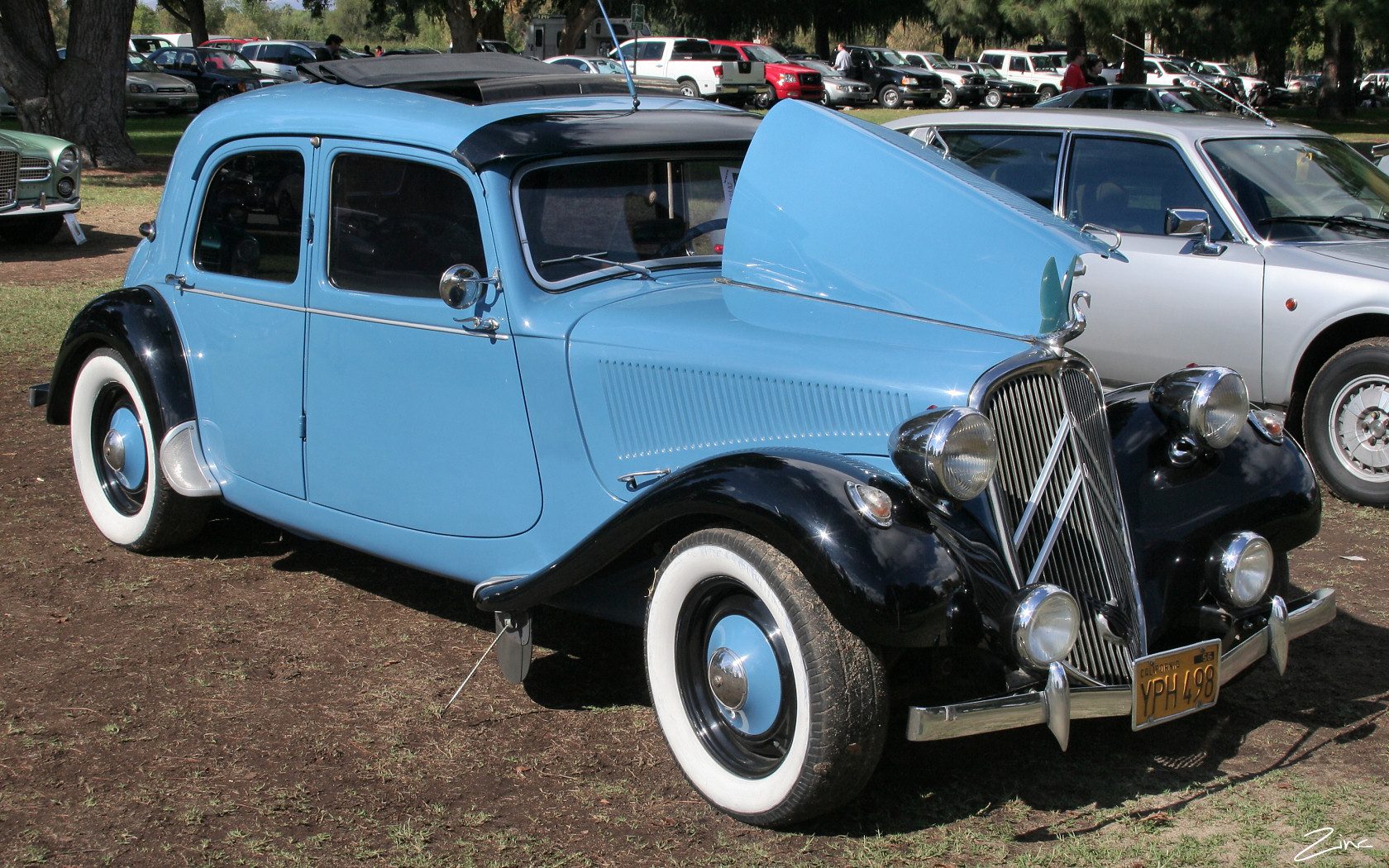 1956_Citroen_Traction_Avant_-_blue_-_fvr_%284637139507%29.jpg