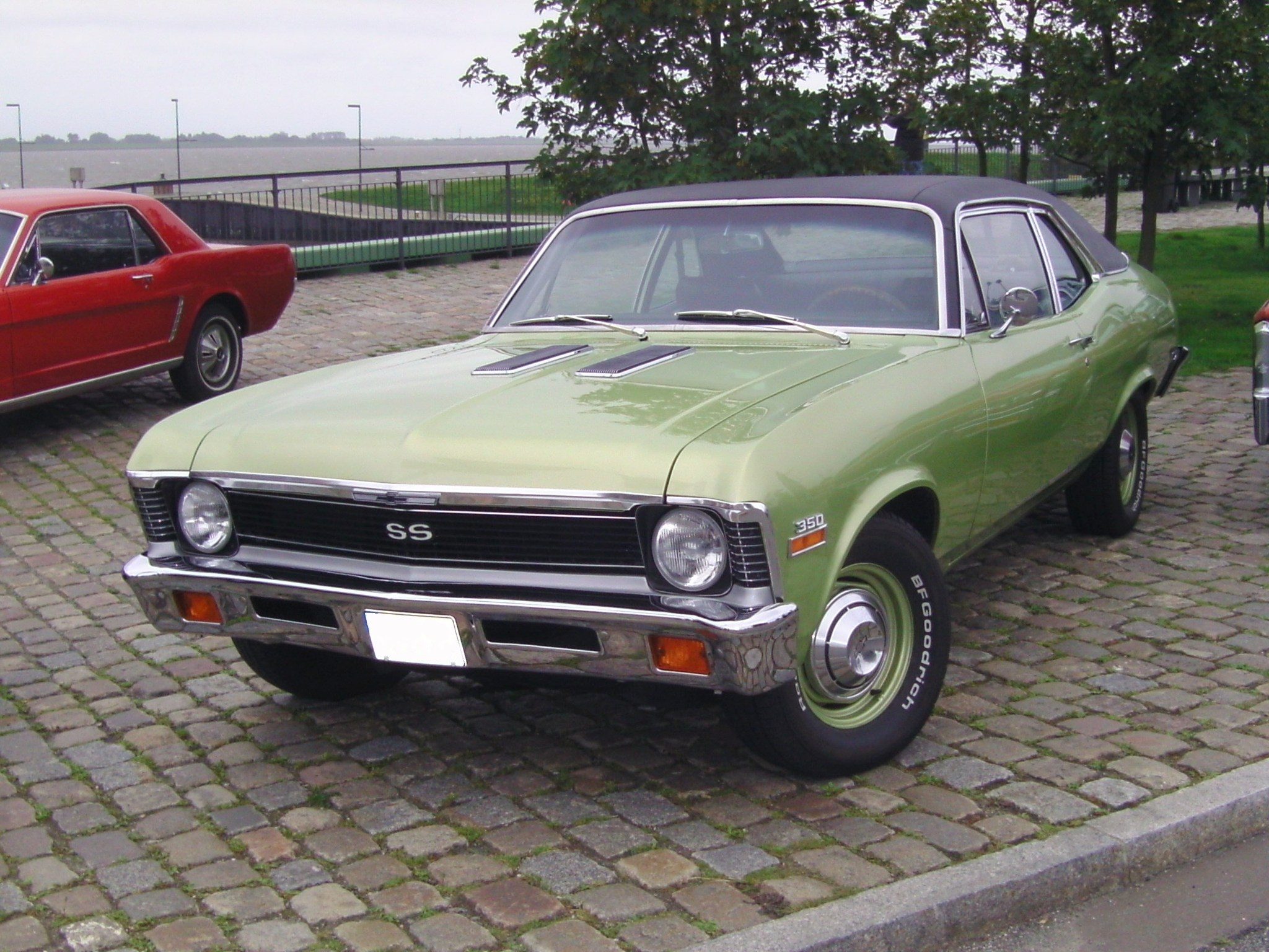 Chevrolet_Nova_SS_350.jpg