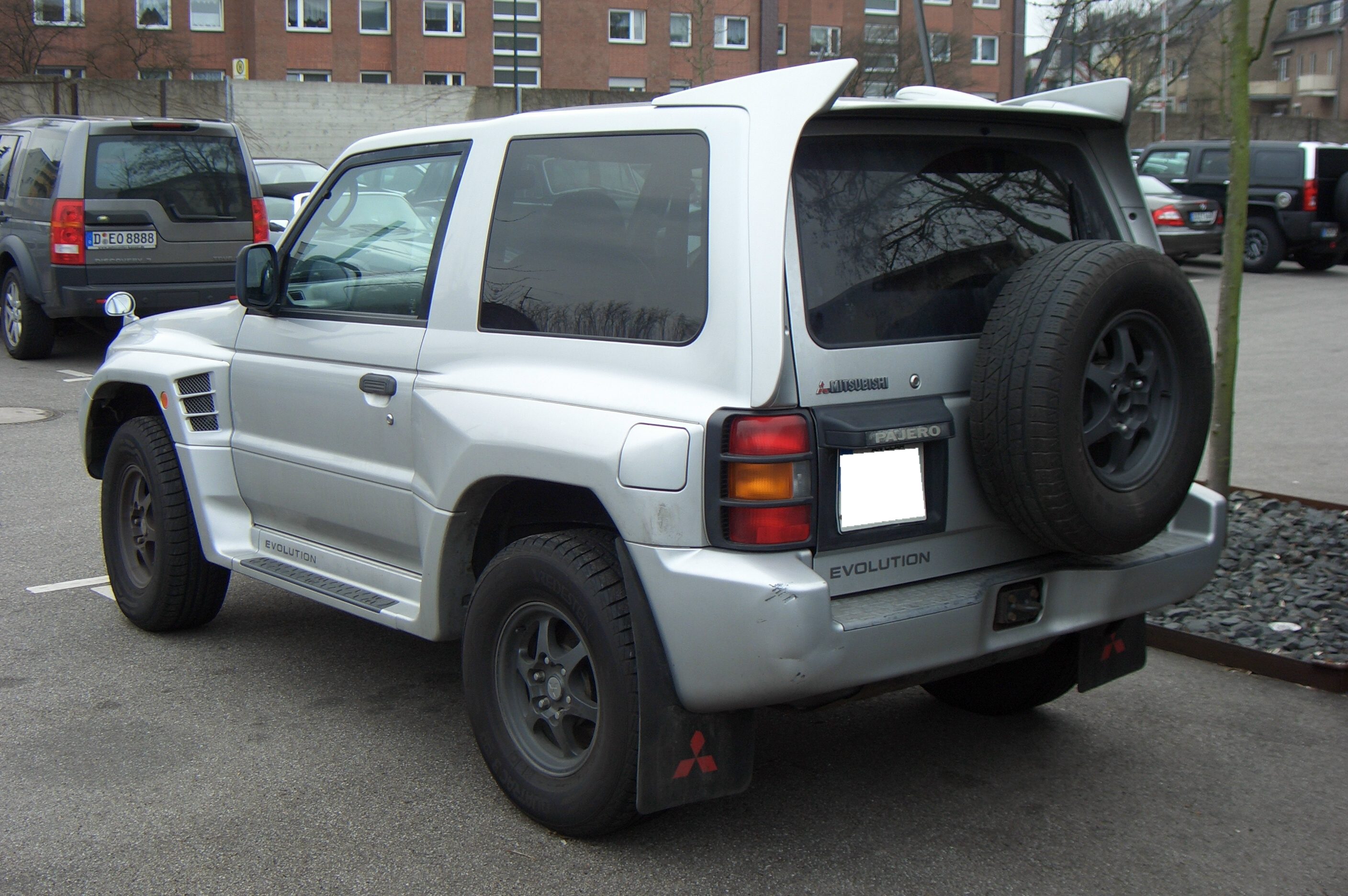 Mitsubishi_Pajero_Evolution_Gen2_V55W_1997-1999_backleft_2012-03-04_U.jpg